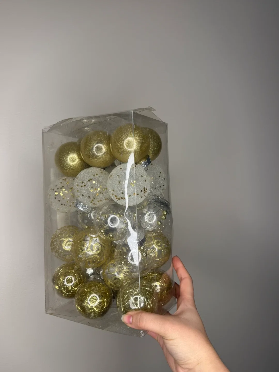 Gold & White Christmas Ornaments Set 30 image indicator(2)