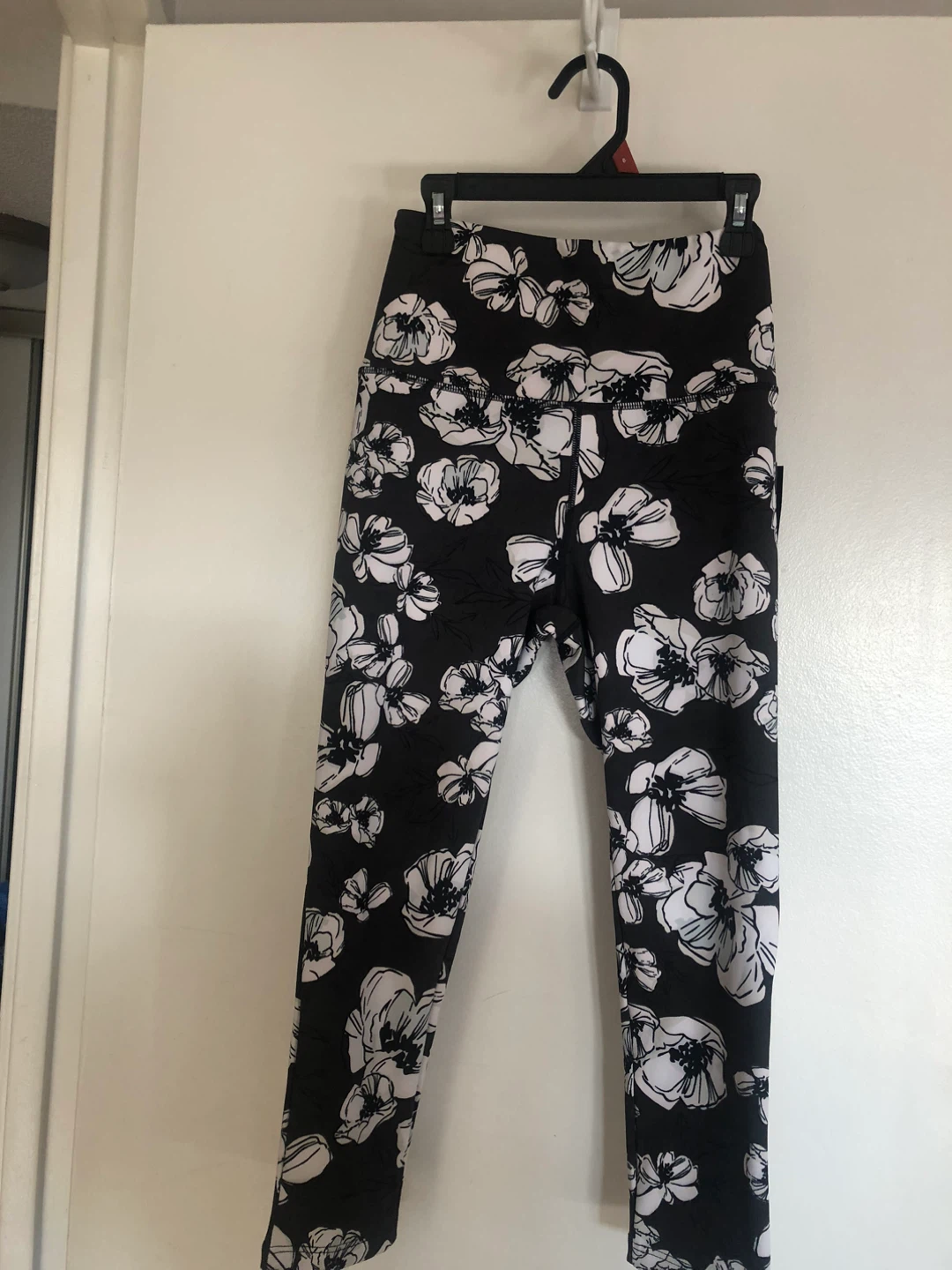 Kay Unger Poppy Black Floral Leggings - Size Medium