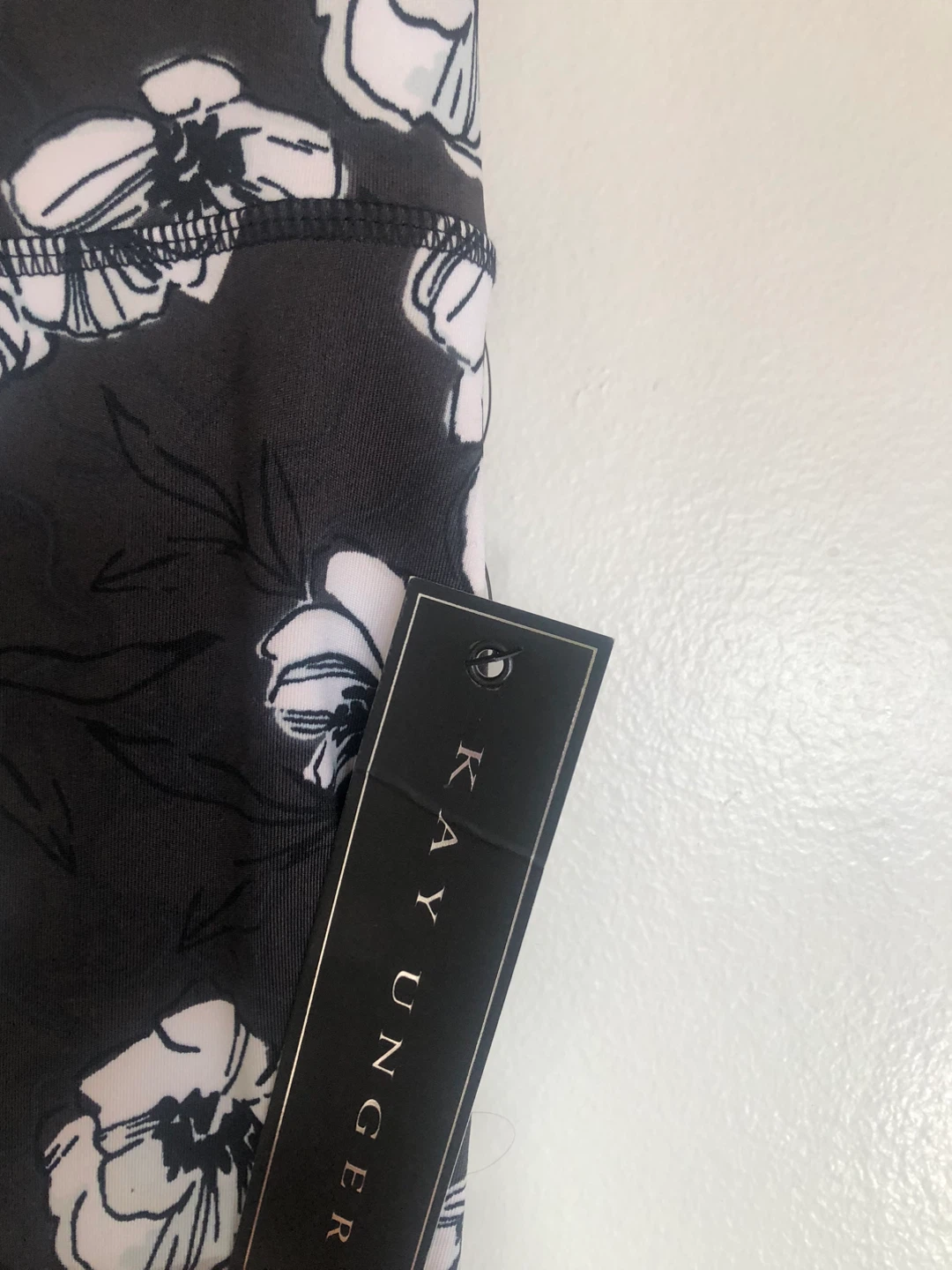 Kay Unger Poppy Black Floral Leggings - Size Medium - photo 2