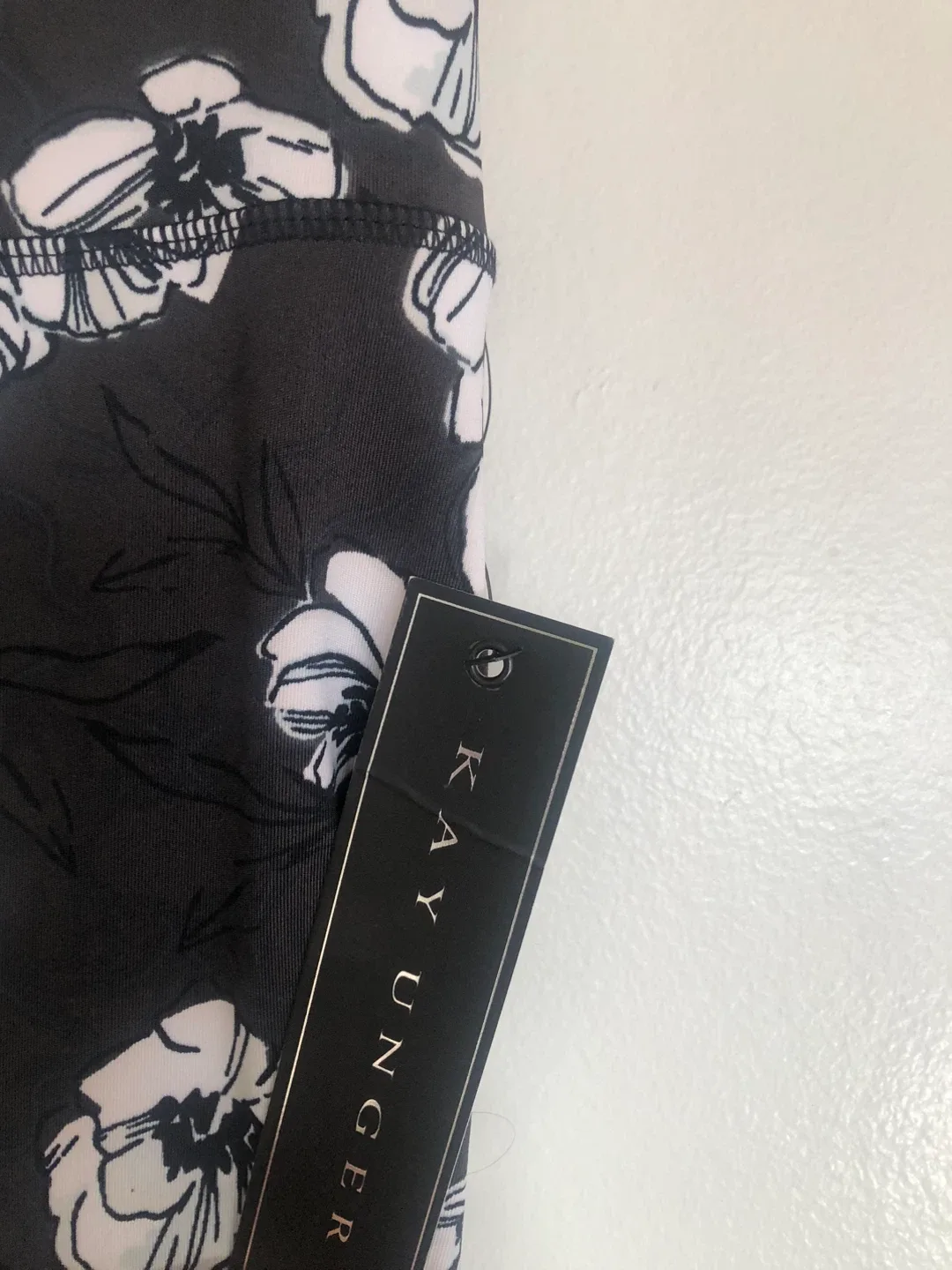 Kay Unger Poppy Black Floral Leggings - Size Medium image indicator(2)