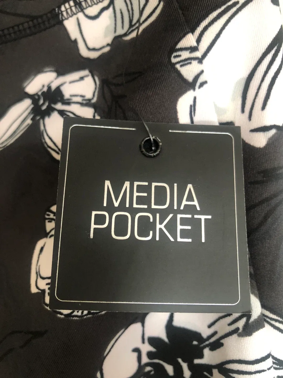 Kay Unger Poppy Black Floral Leggings - Size Medium image indicator(3)