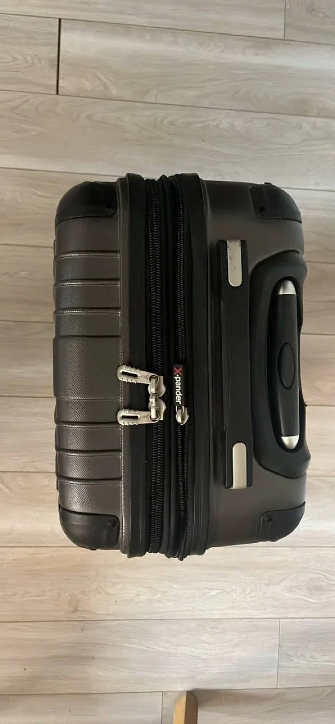 Carry On Suitcase image indicator(5)