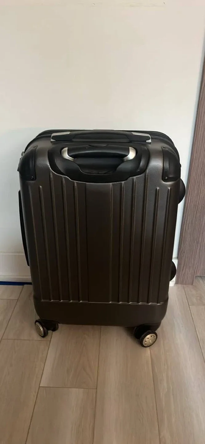 Carry On Suitcase image indicator(4)