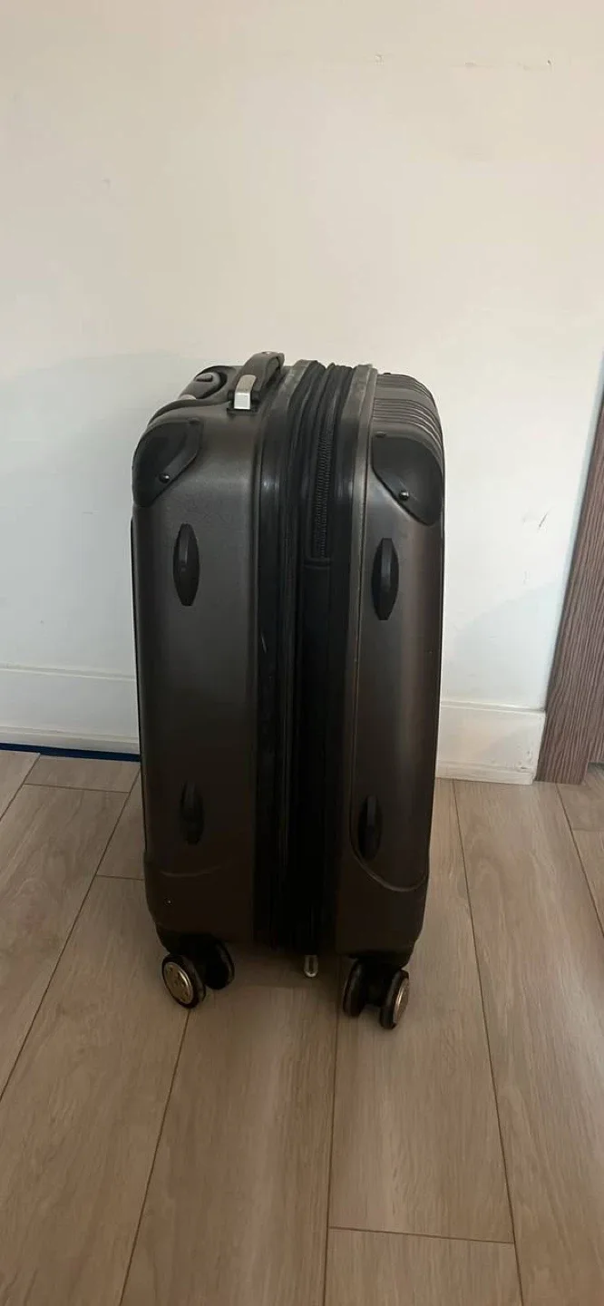 Carry On Suitcase image indicator(3)