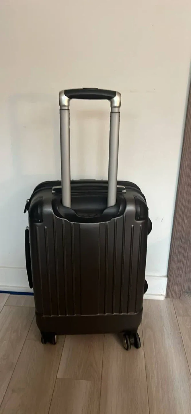 Carry On Suitcase image indicator(7)