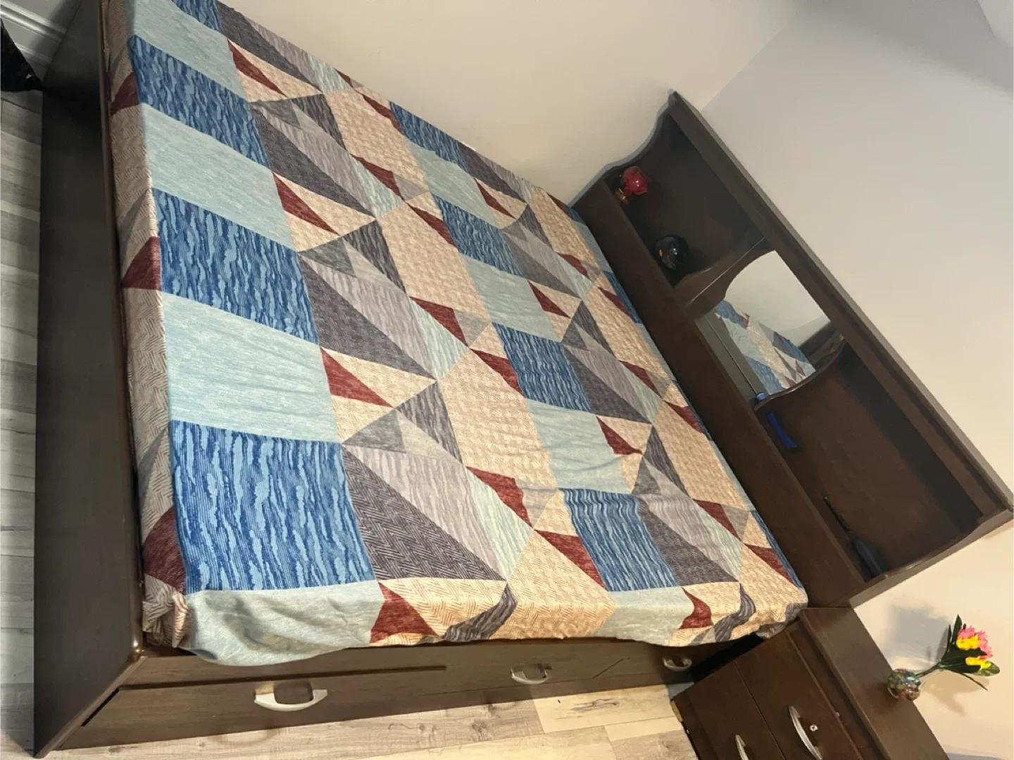 King Bedroom Set - Bed Frame & Dresser image indicator(2)