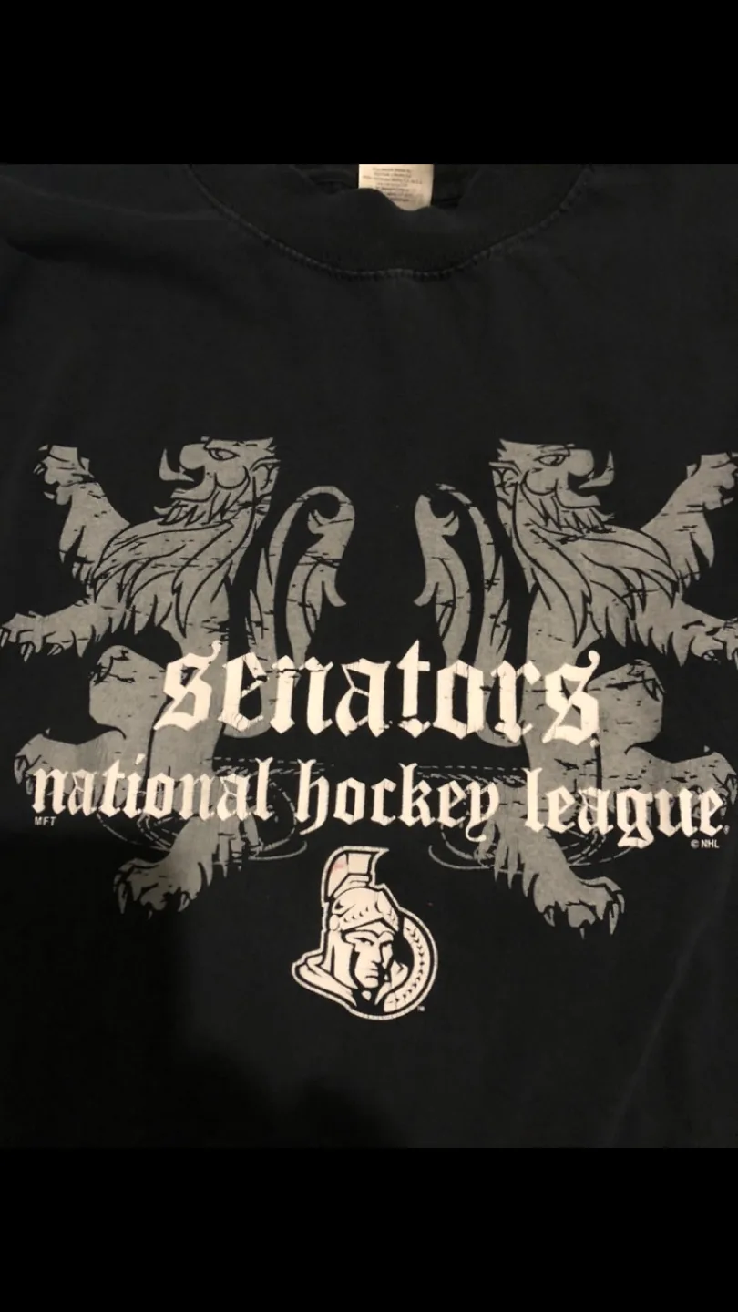 ( size large) Ottawa Senators NHL Long Sleeve Shirt - Size L image indicator(2)