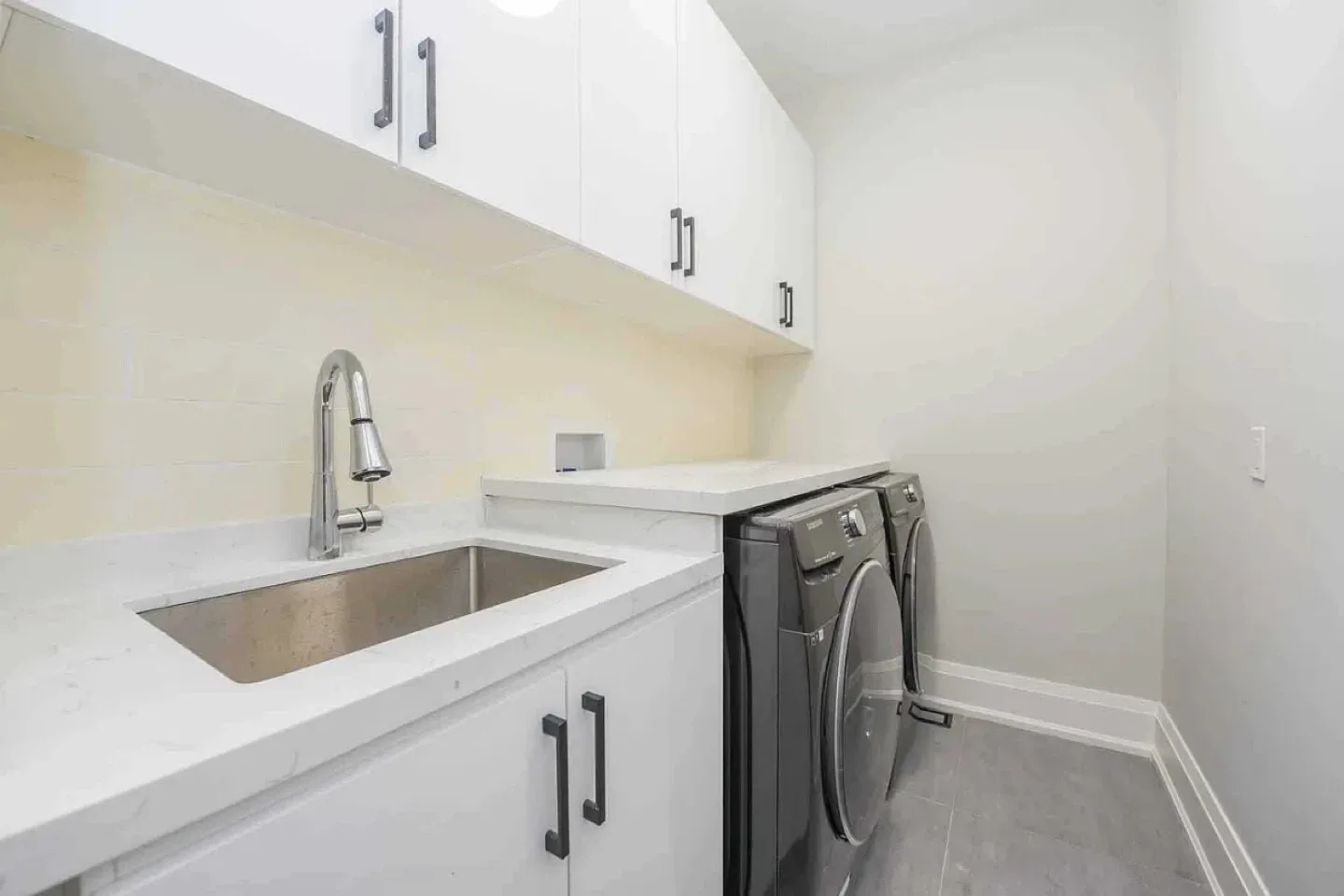 Room for rent image indicator(8)