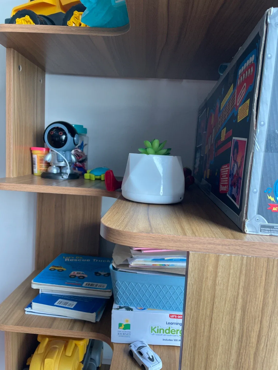 Unique Beautiful Wooden Corner Shelf image indicator(3)