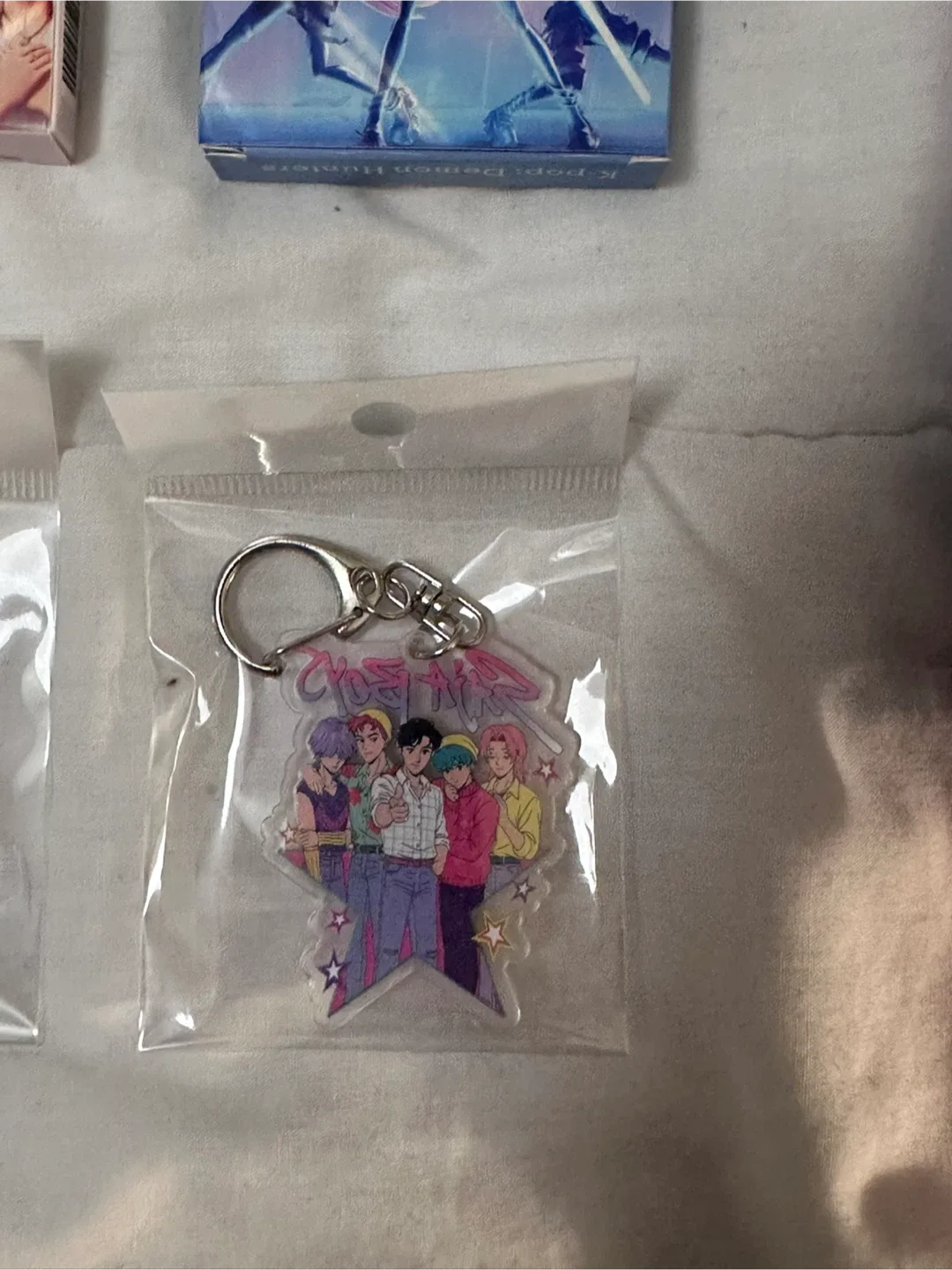 K-Pop Holographic Cards & Keychains image indicator(2)