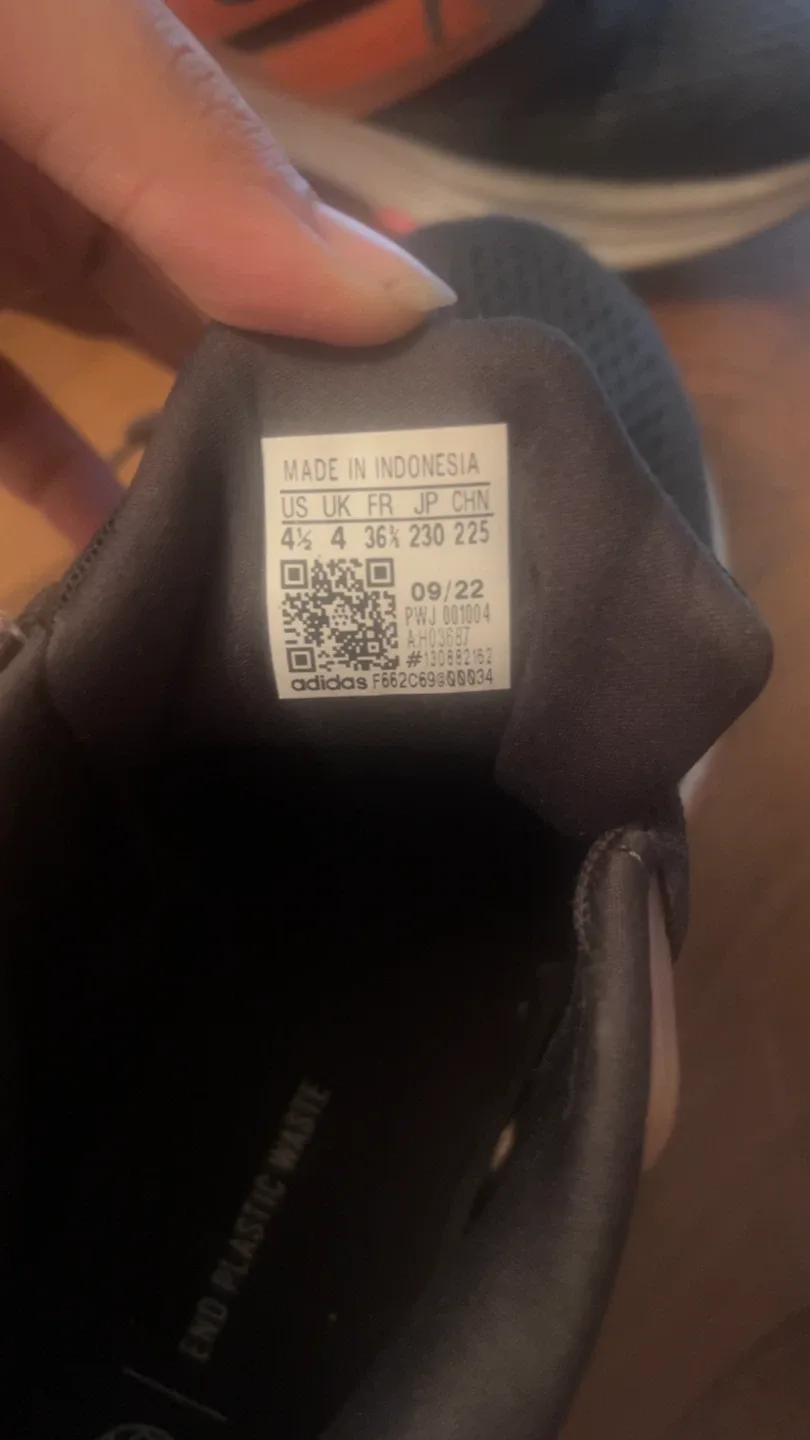 Kids Adidas Running Shoes - US 4.5 image indicator(3)