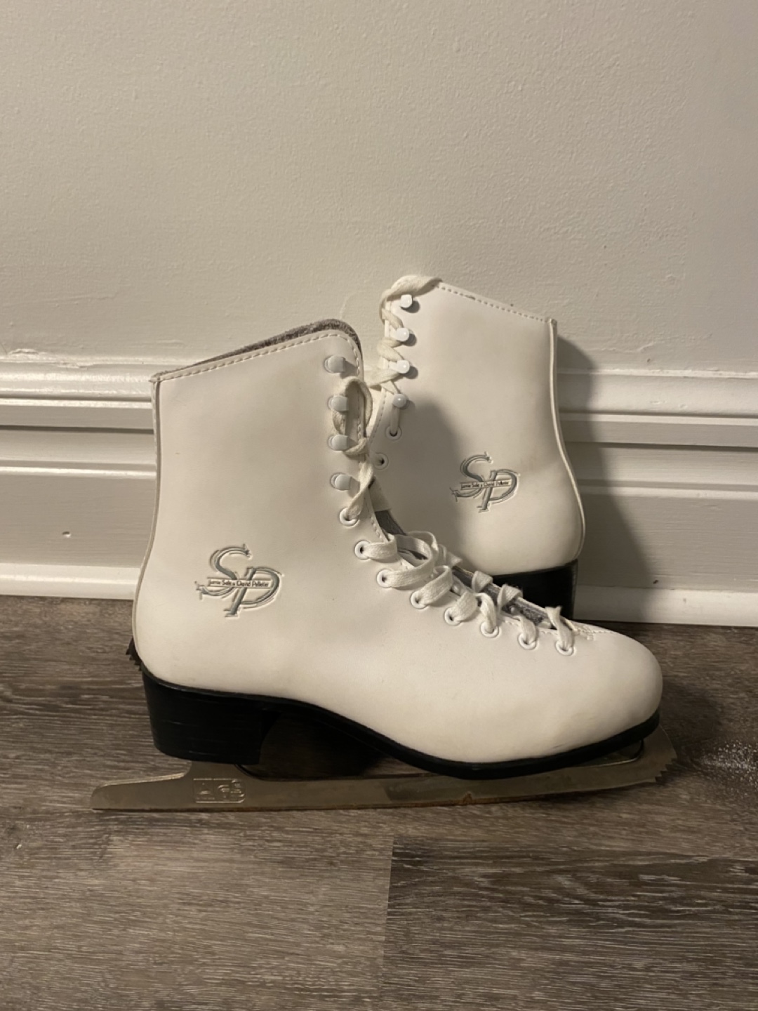 Women’s figure skates