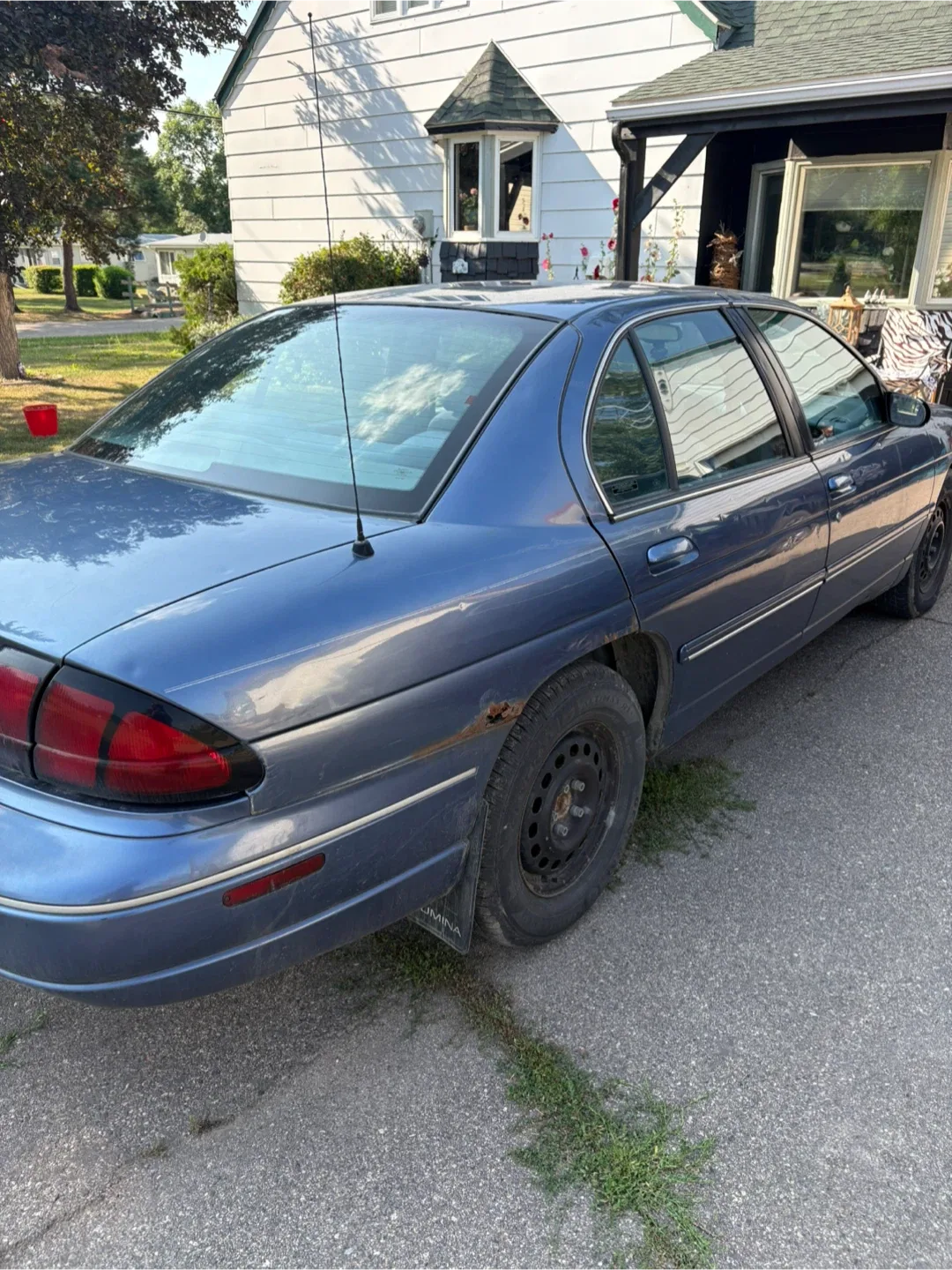 Chevrolet Lumina Sedan - Blue image indicator(3)
