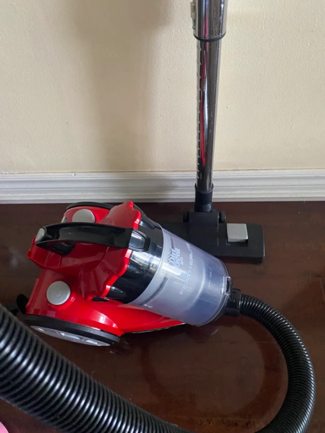 Dirt Devil Featherlite Vacuum - Red image indicator(2)