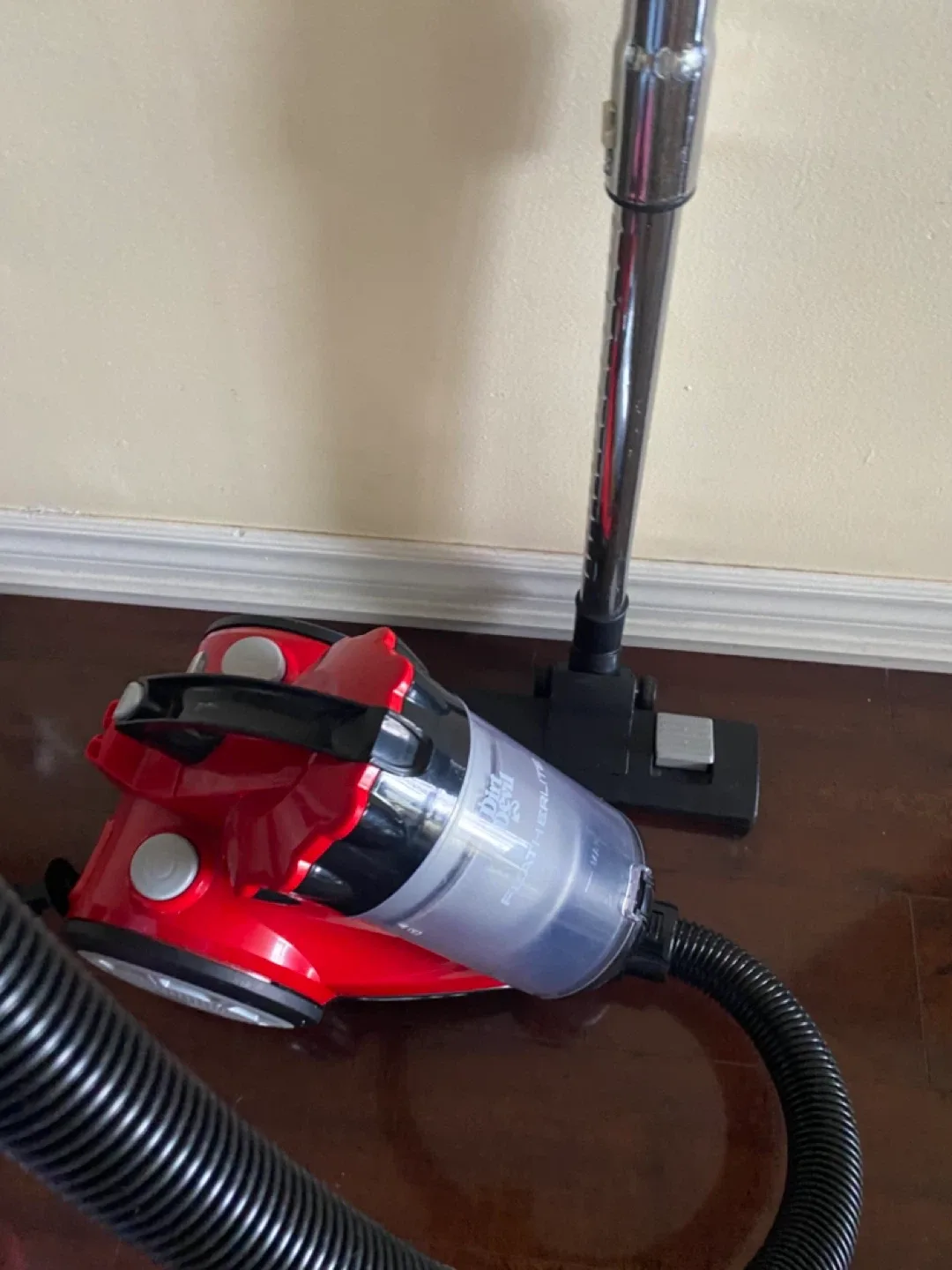 Dirt Devil Featherlite Vacuum - Red image indicator(5)