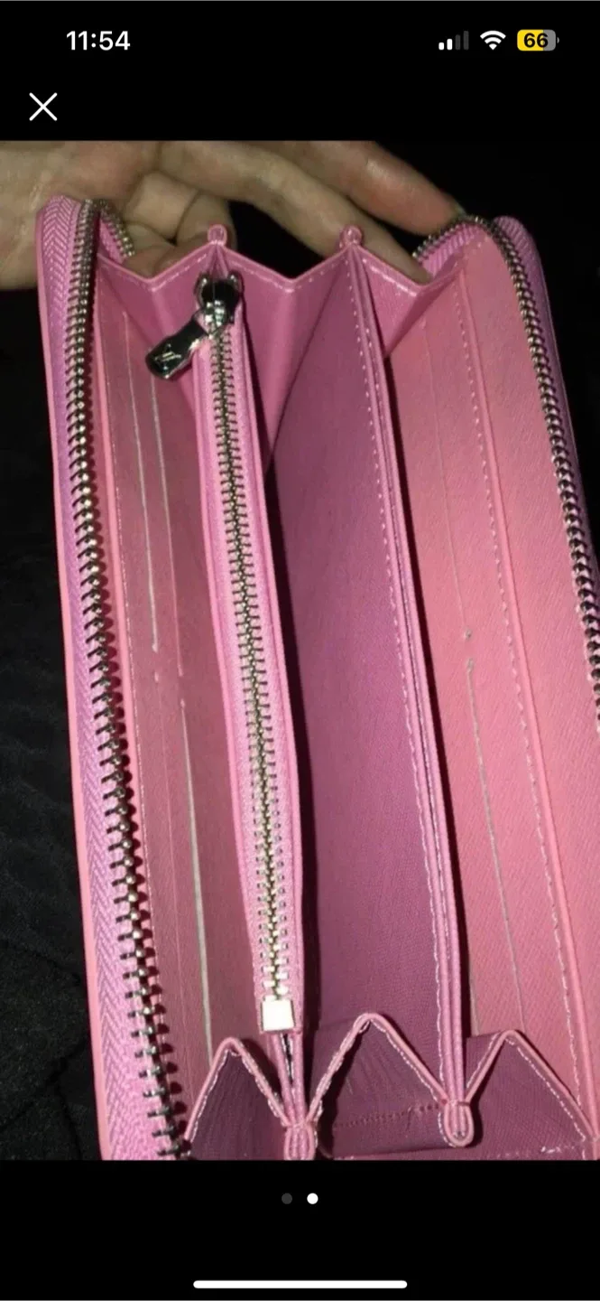 Louis inspired Zippy Wallet image indicator(2)