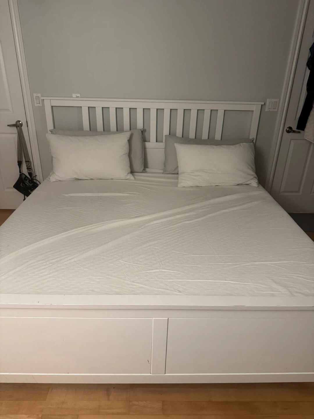 King size - white Bed Frame