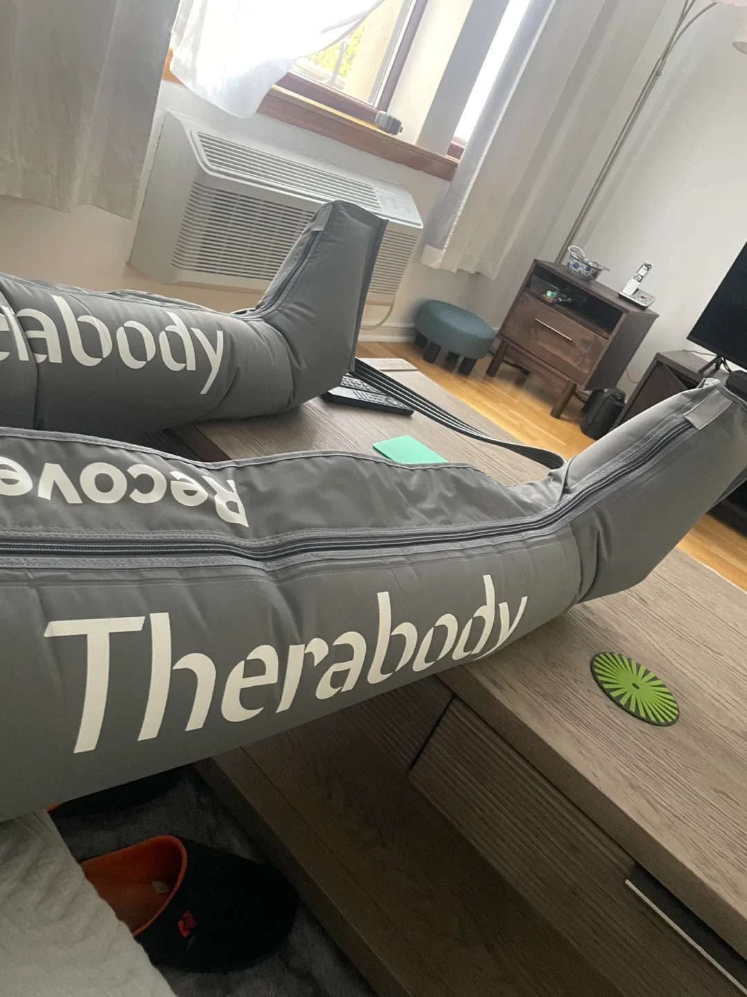 Therabody RecoveryAir Compression Boots image indicator(2)