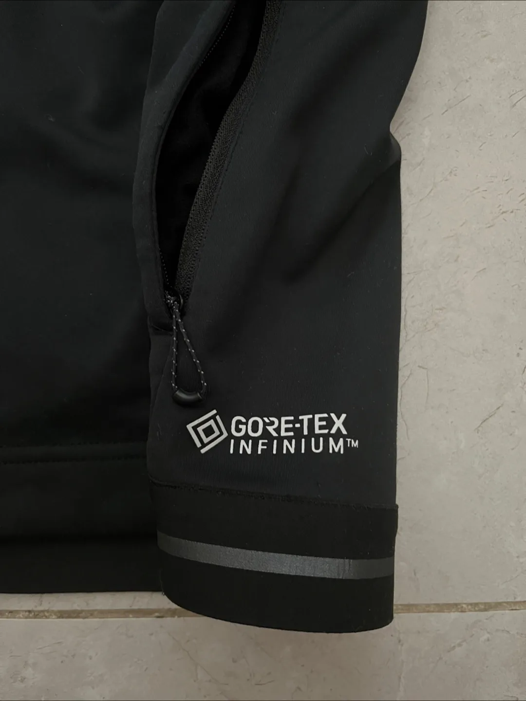 Salomon Gore-Tex Infinium Black Jacket image indicator(3)