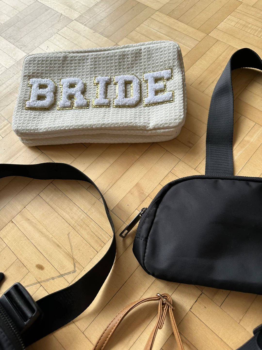 Assorted Bags: Straw Crossbody & Black Belt Bags - photo 3