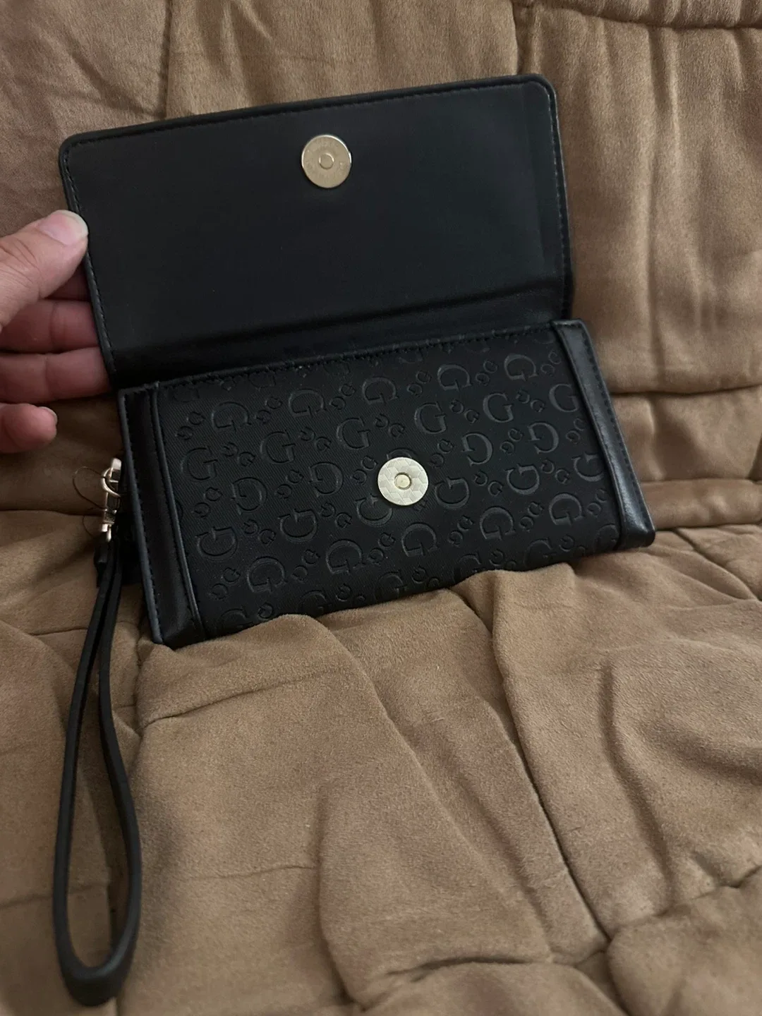 Women’s guess wallet image indicator(4)