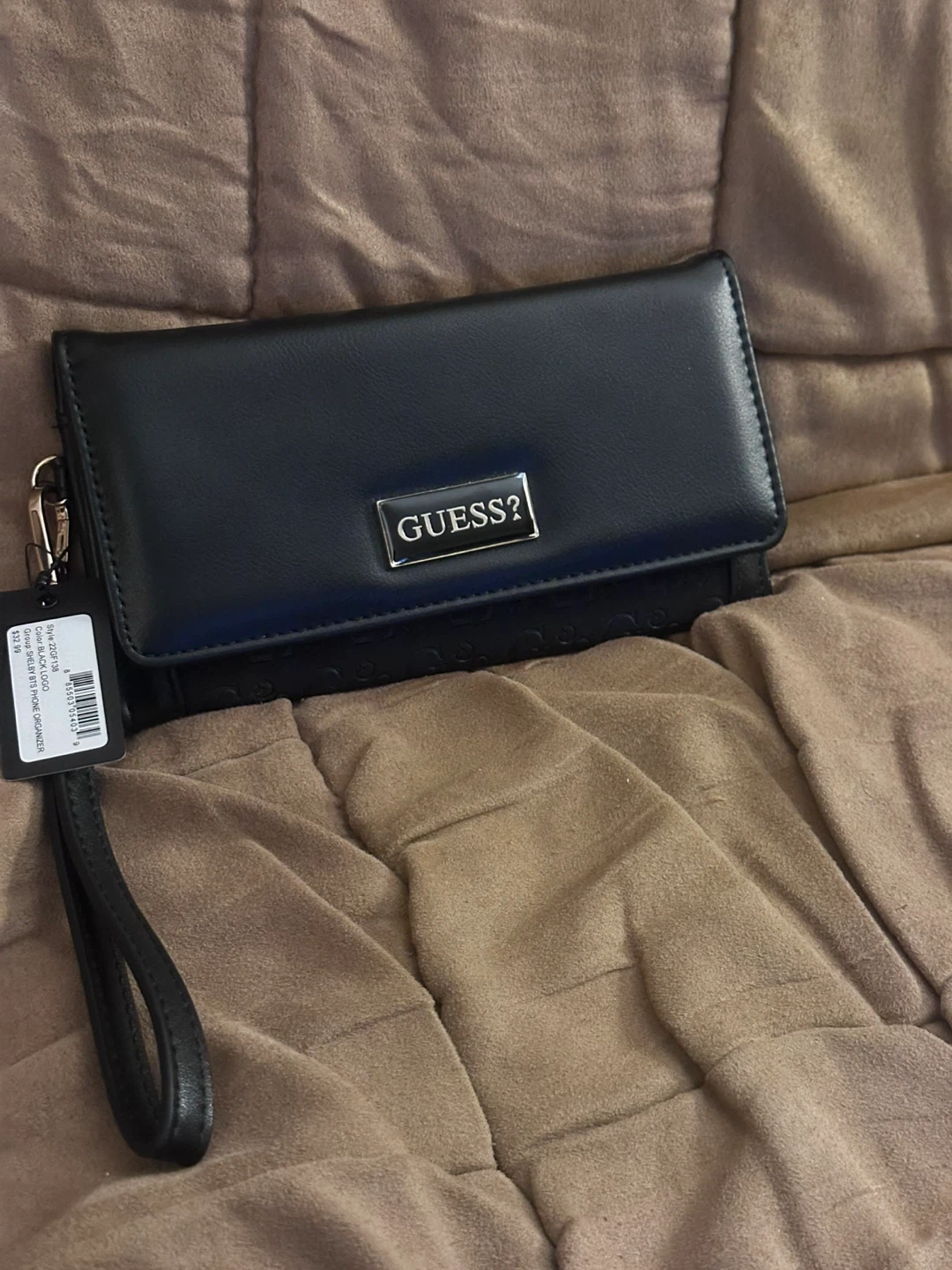 Women’s guess wallet