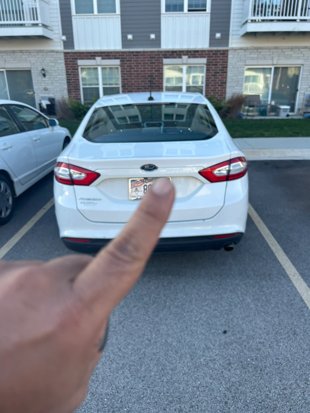 Ford Fusion - White Sedan - photo 3