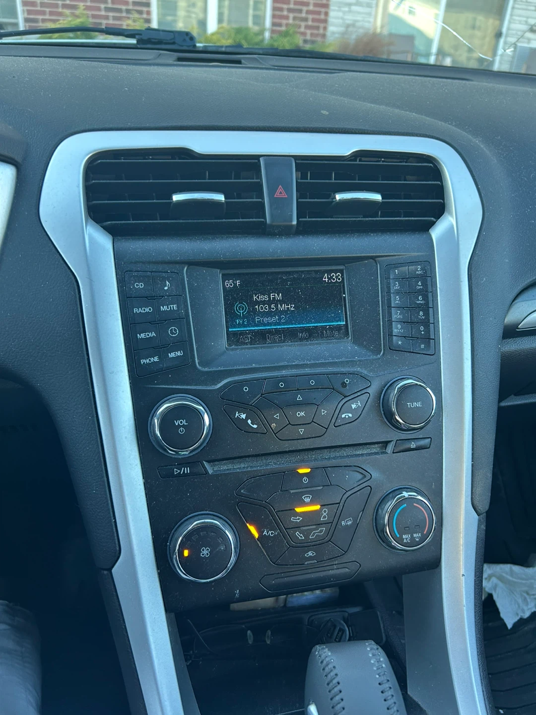 Ford Fusion - White Sedan - photo 4