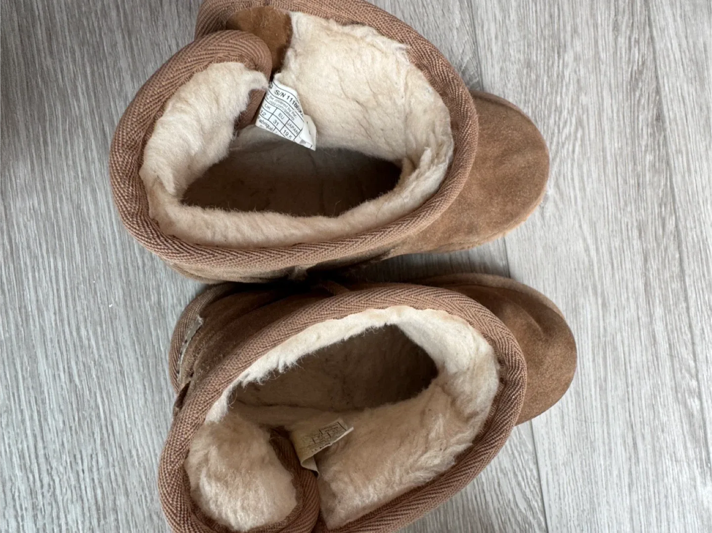 UGG Classic Girl’s Short Boots, Size US 13 image indicator(4)