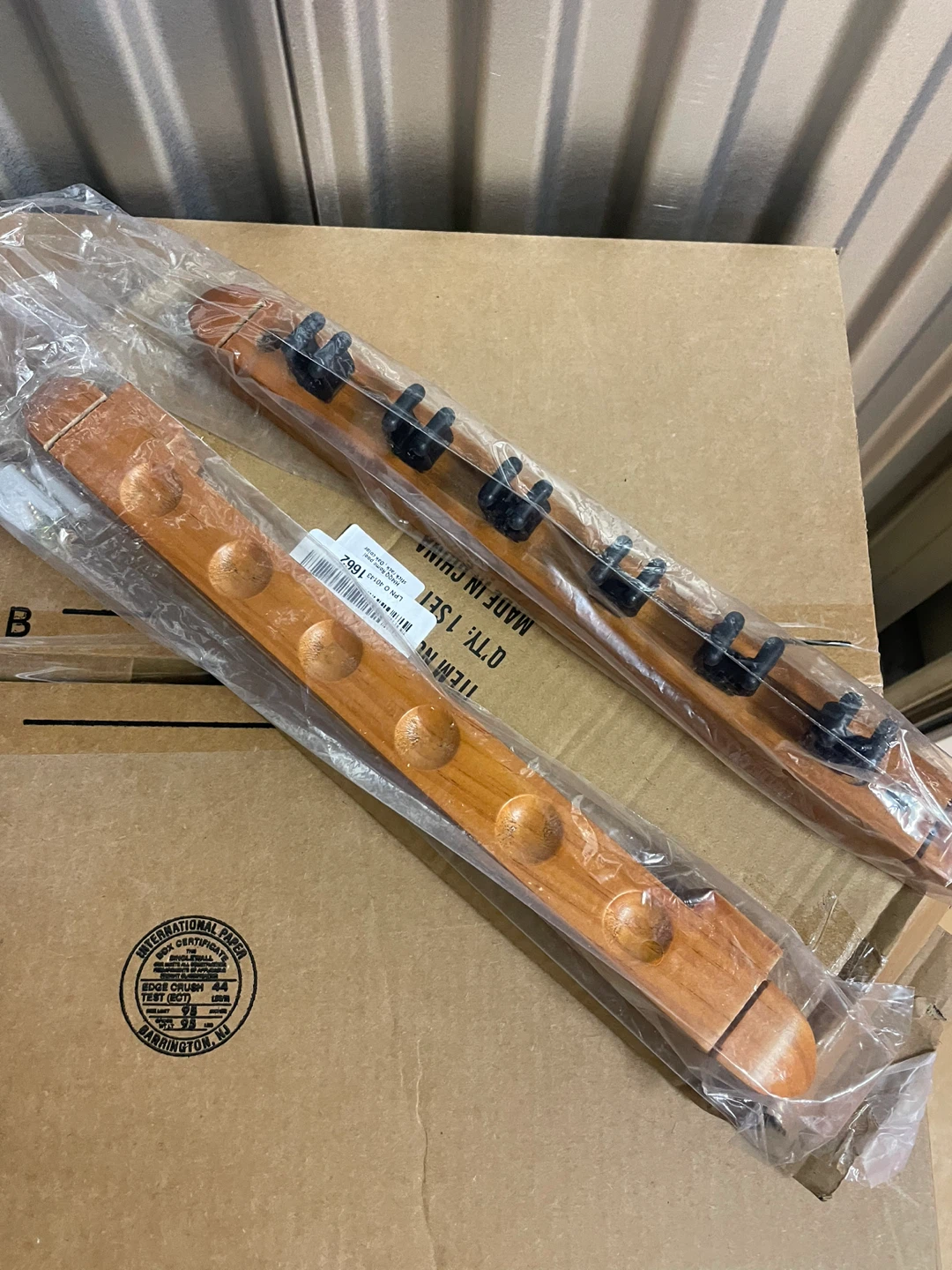 New International Facets Pool Cue Rack - 1 Set