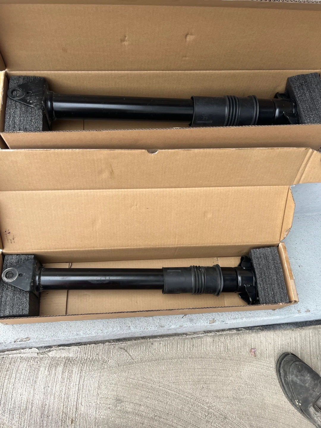 Pair of Black Struts GL 350 /2010