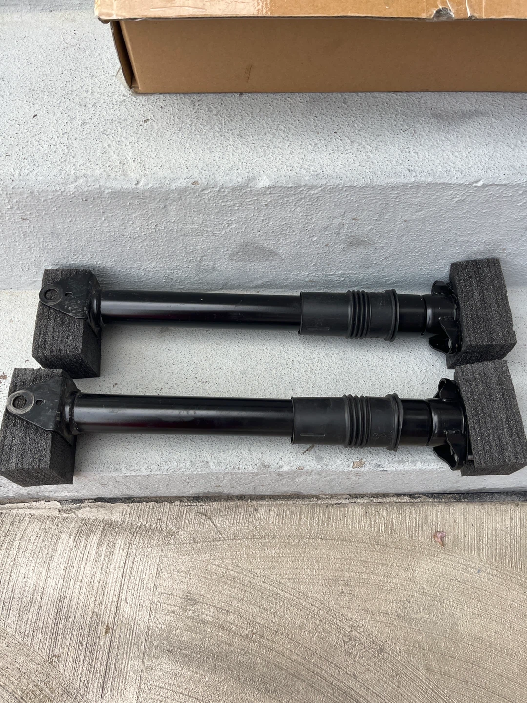 Pair of Black Struts GL 350 /2010 - photo 2