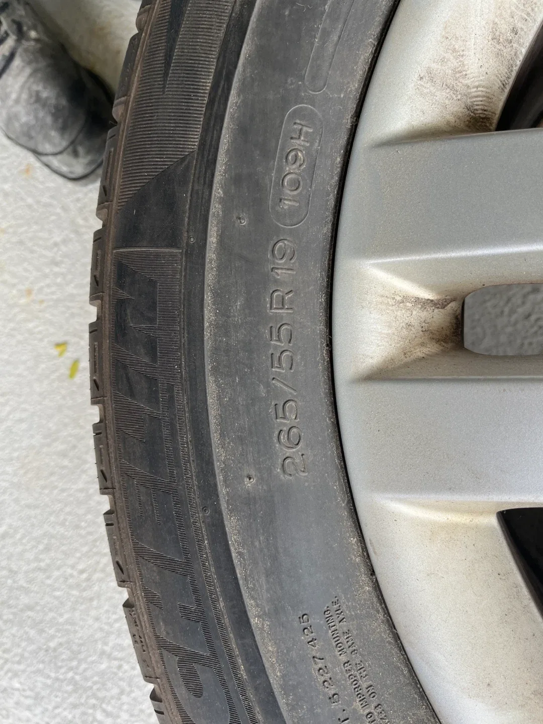 Set of 4 Tires 265/55R19 image indicator(4)