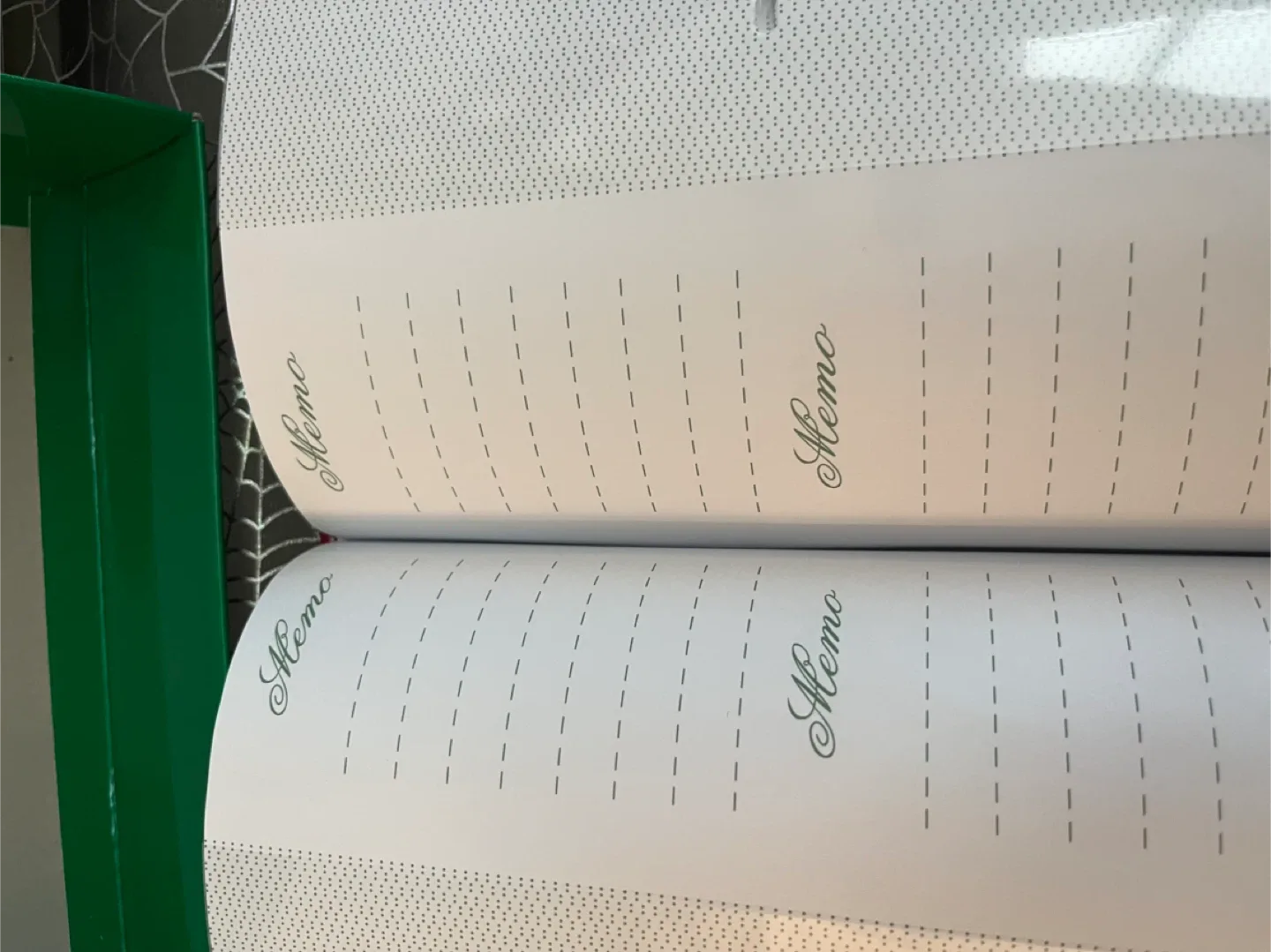 Holiday Album - Holds 200 Photos, 3"x5" or 4"x6" image indicator(5)