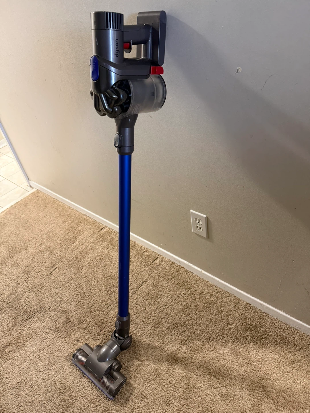 Dyson V8 Cordless Stick Vacuum
