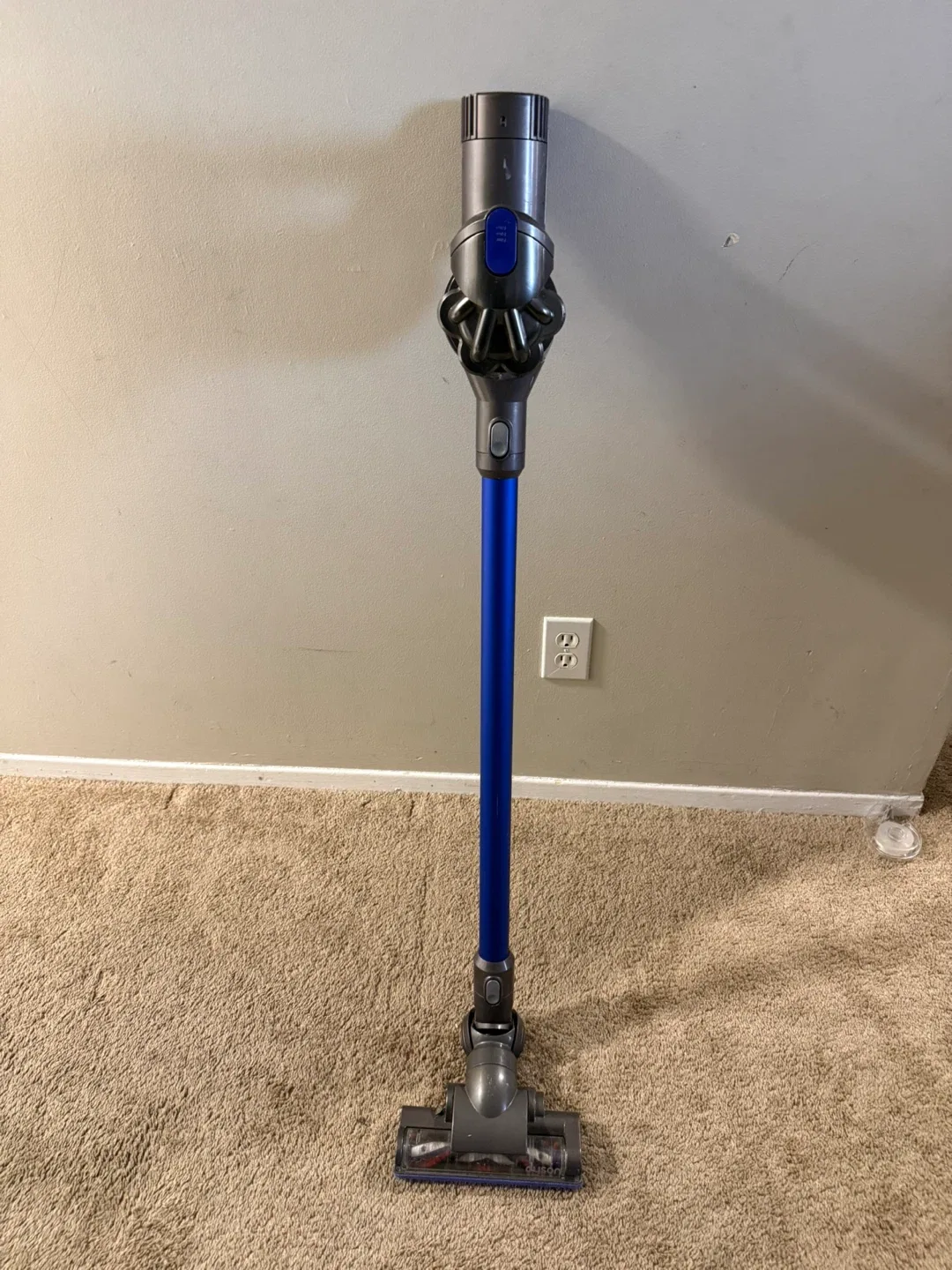 Dyson V8 Cordless Stick Vacuum image indicator(2)