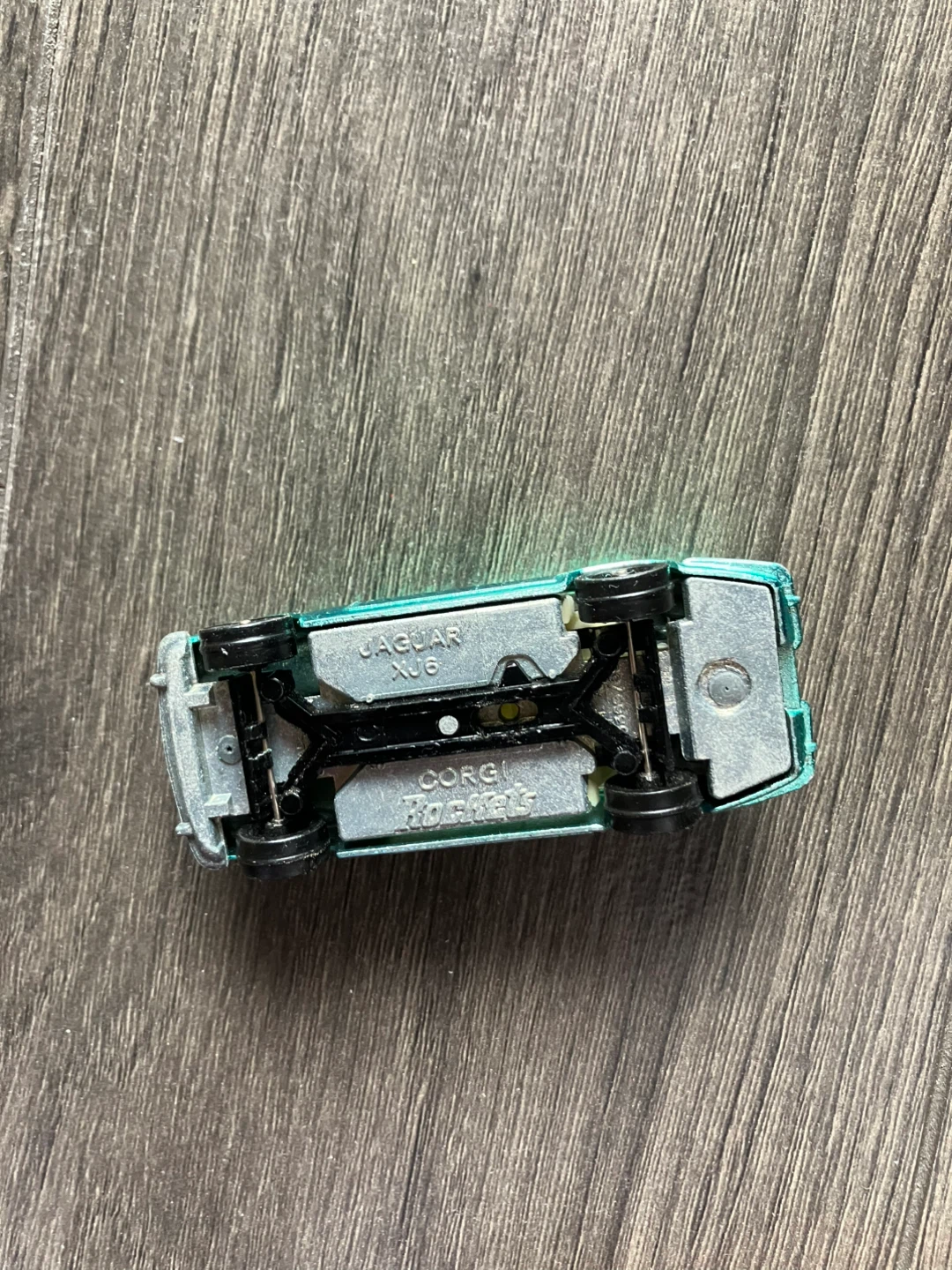 Corgi Jaguar XJ6 Diecast Car - photo 4