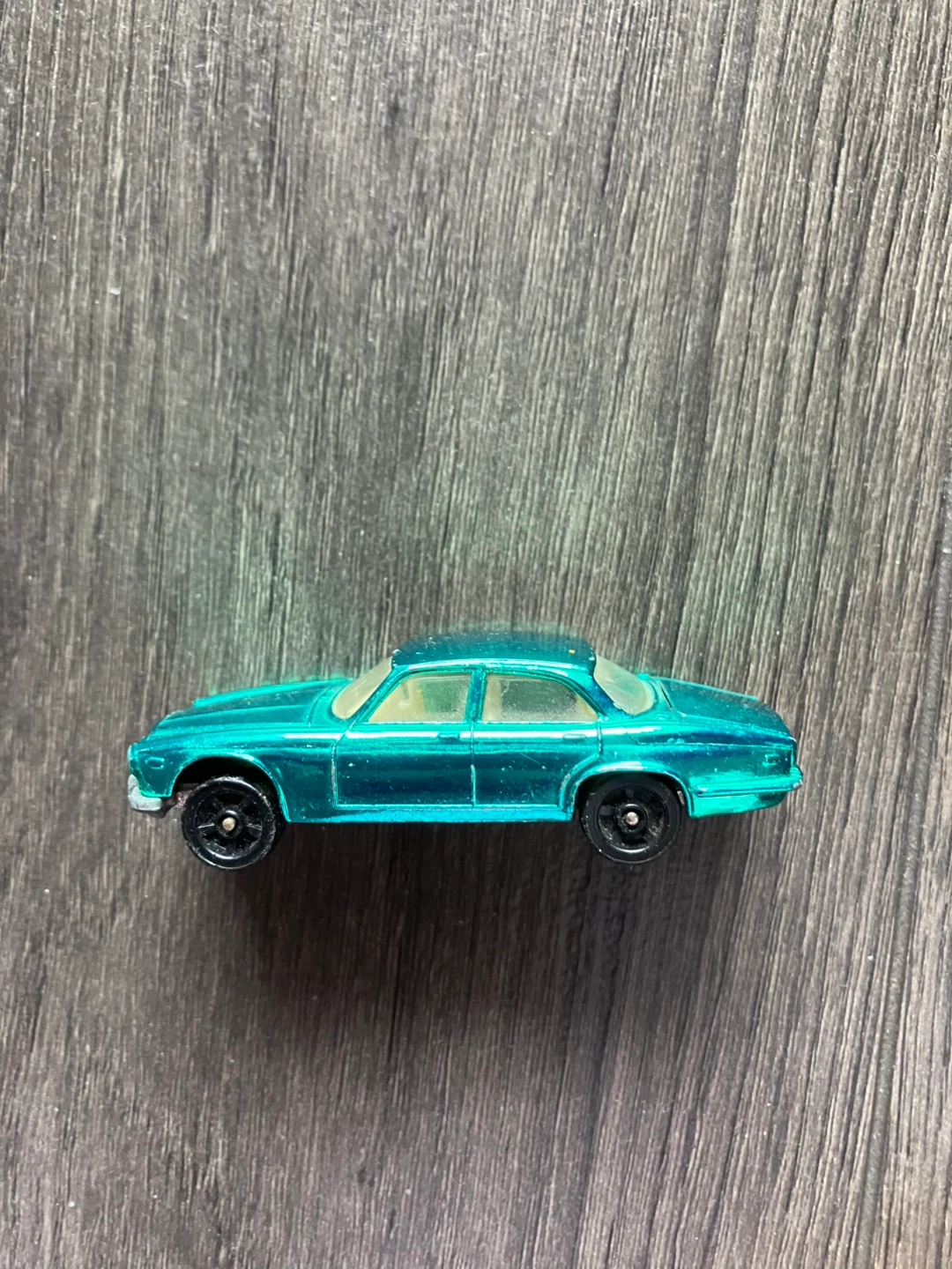 Corgi Jaguar XJ6 Diecast Car - photo 2