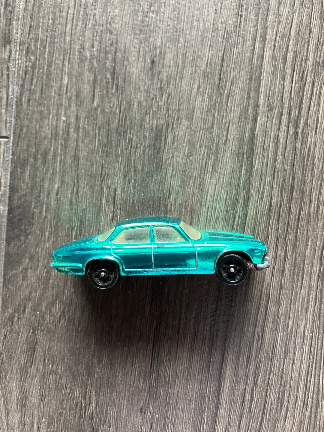 Corgi Jaguar XJ6 Diecast Car - photo 3