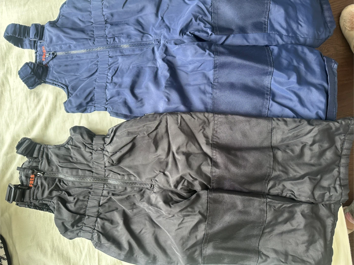 Bundle: 2 year old winter Jacket and snow pants - photo 3