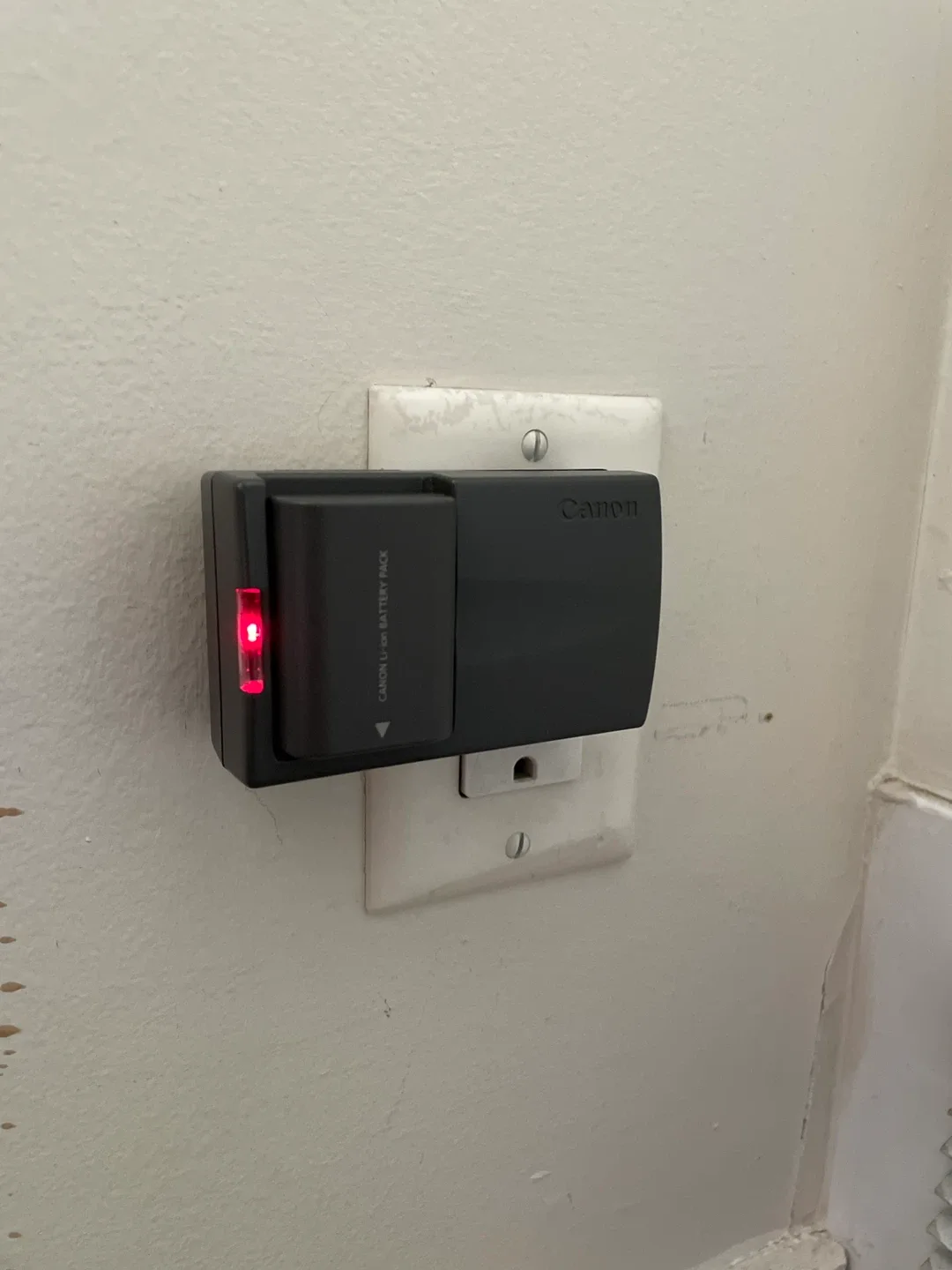 Canon EOS Rebel XT / 350D Digital Camera with Accessories image indicator(8)