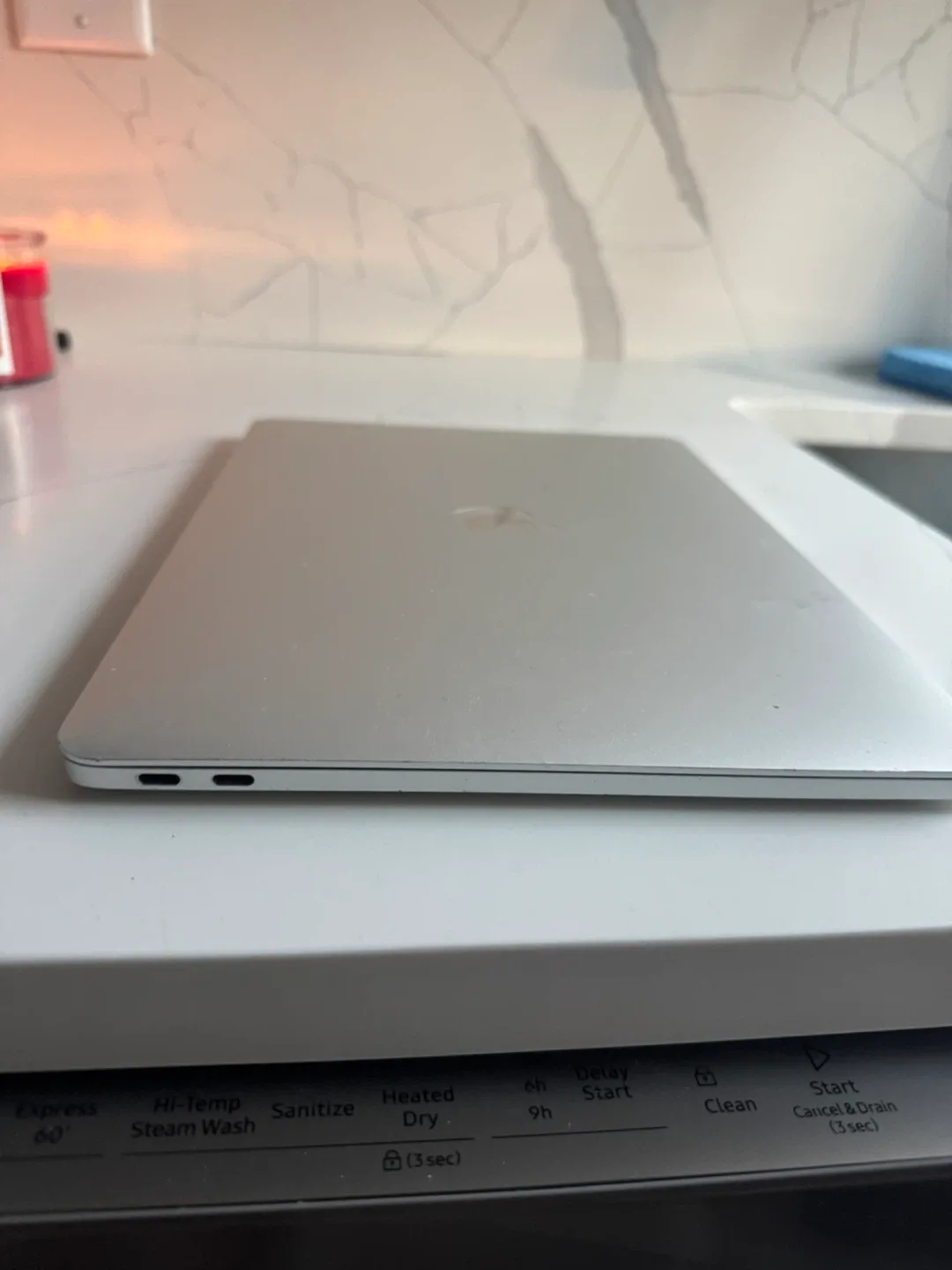 Apple MacBook Air image indicator(3)