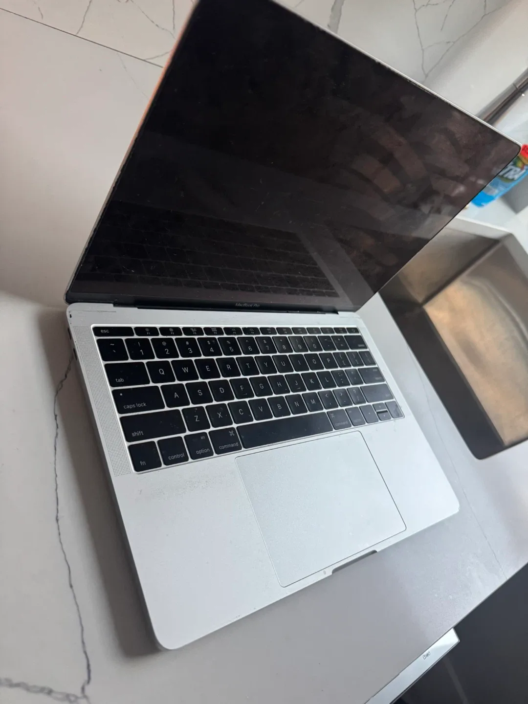 Apple MacBook Air image indicator(7)