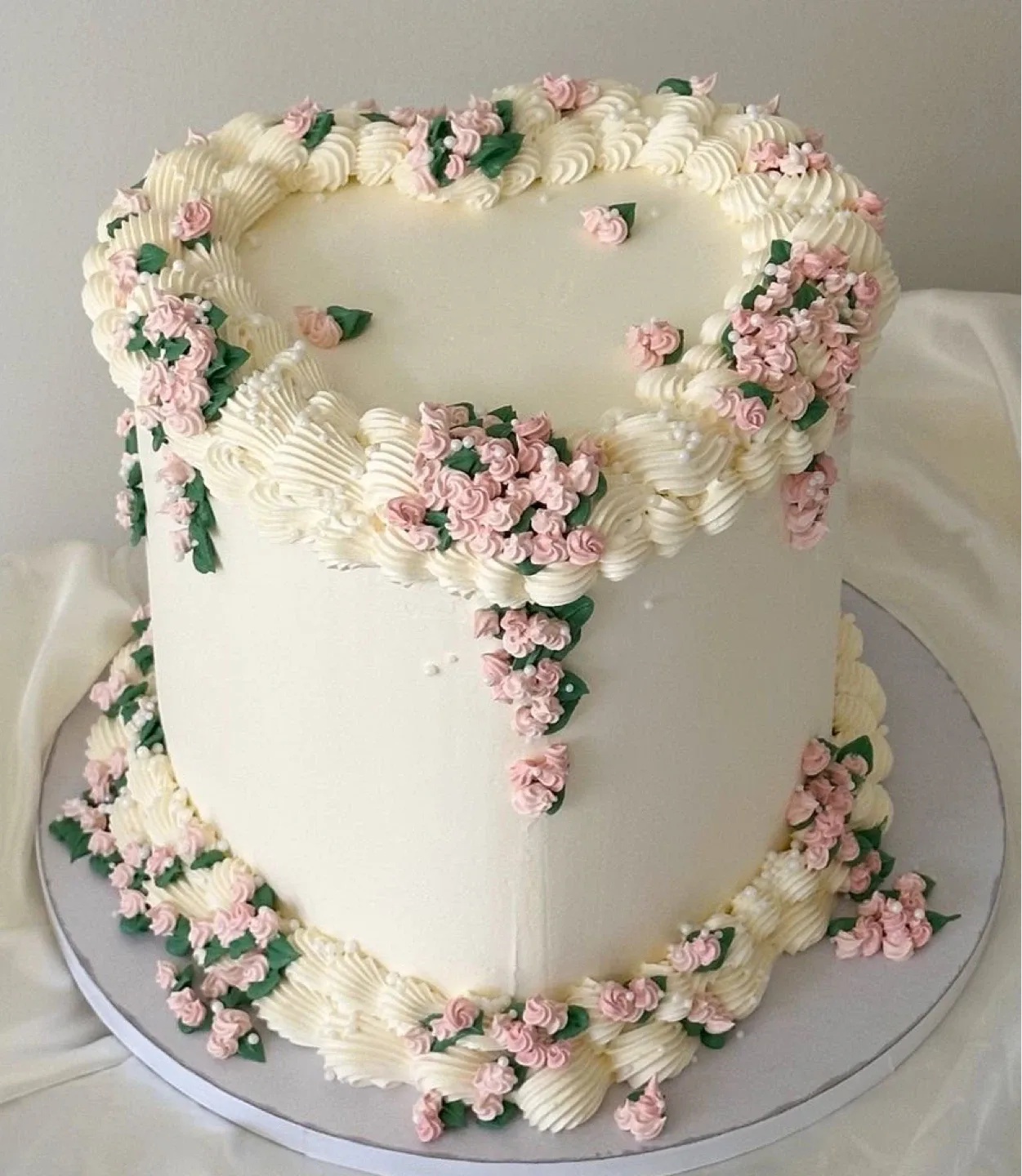 Flowery heart cake