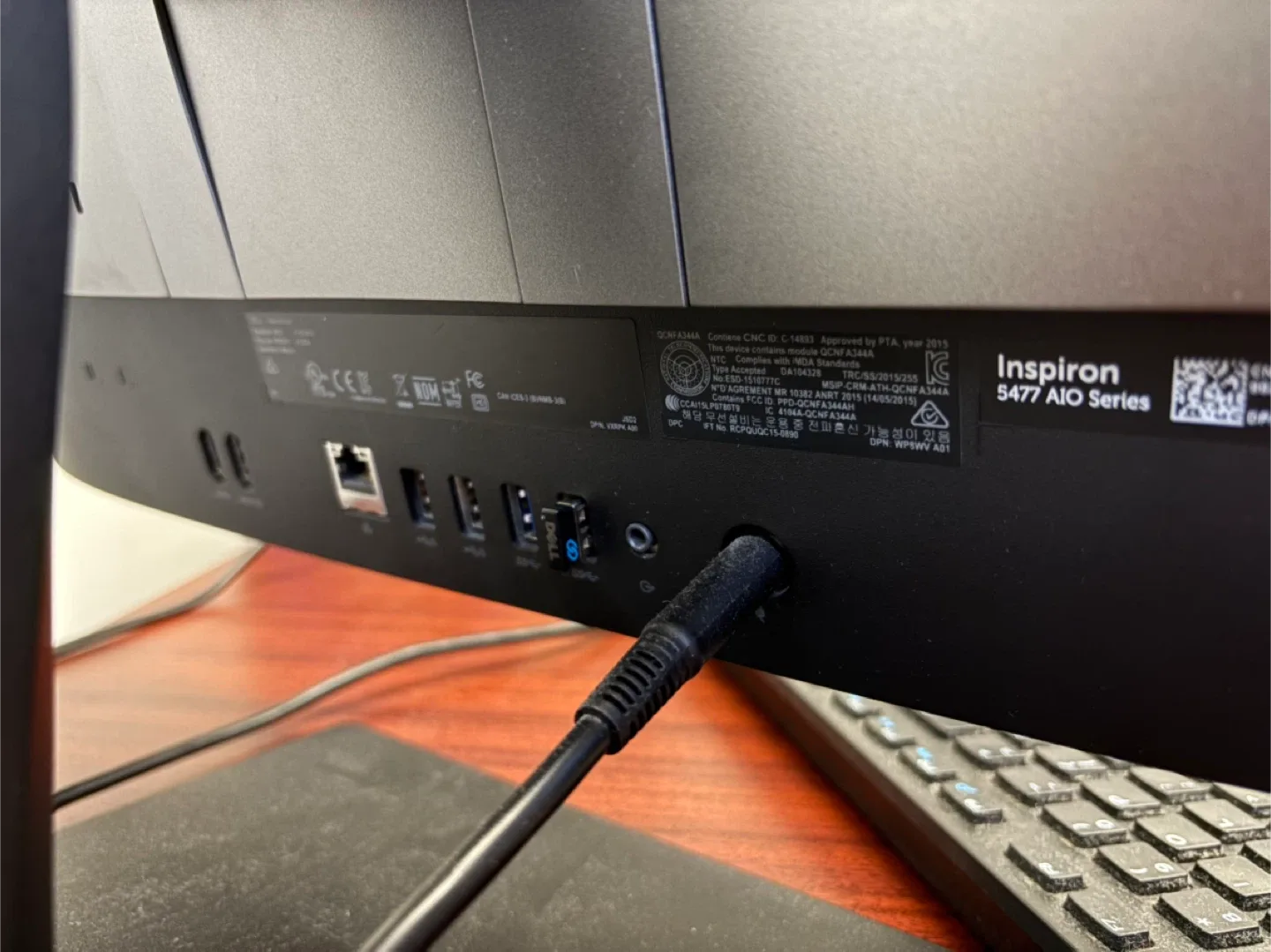 Dell Inspiron 5477 AIO Series Computer image indicator(3)