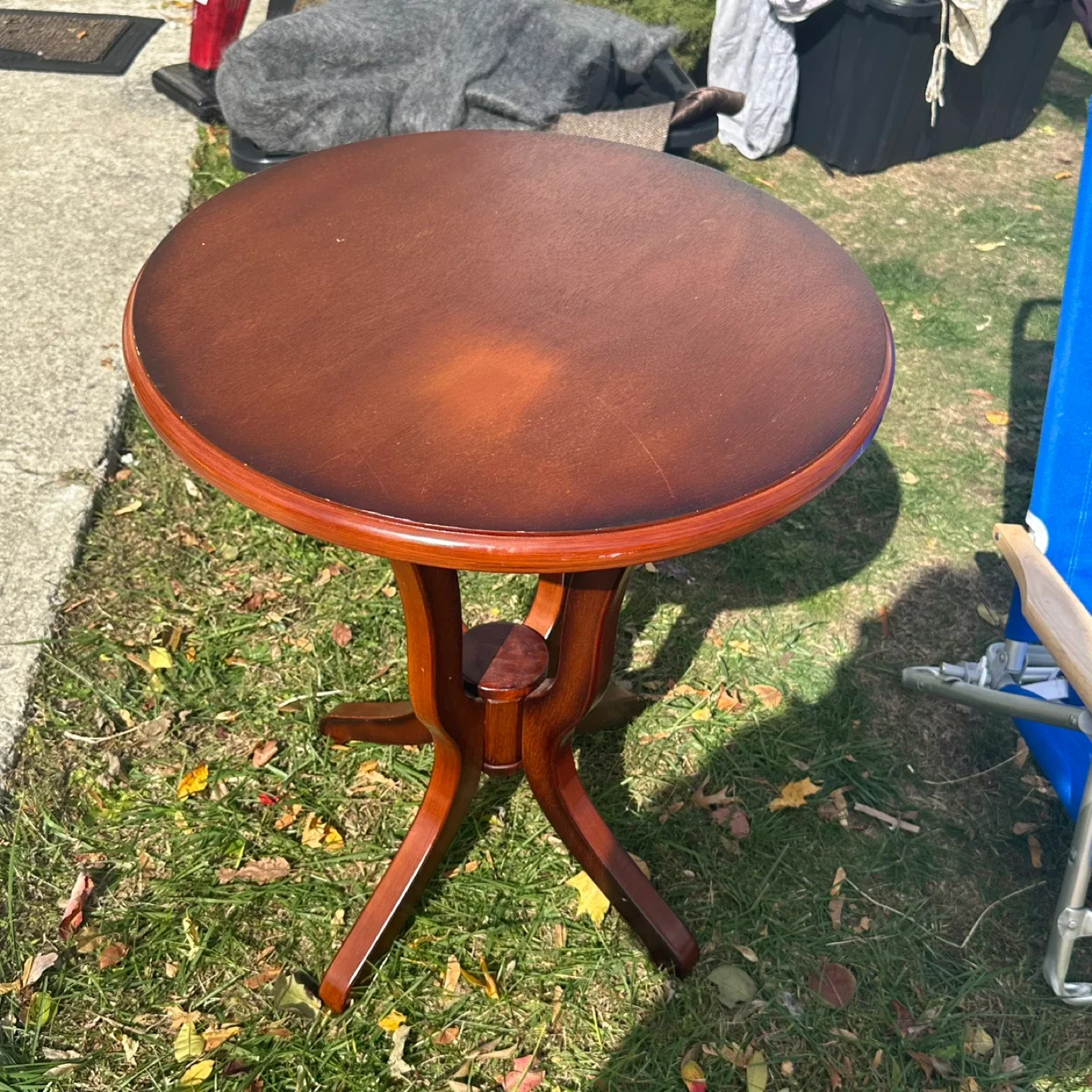 Round Wooden Accent Table image indicator(2)