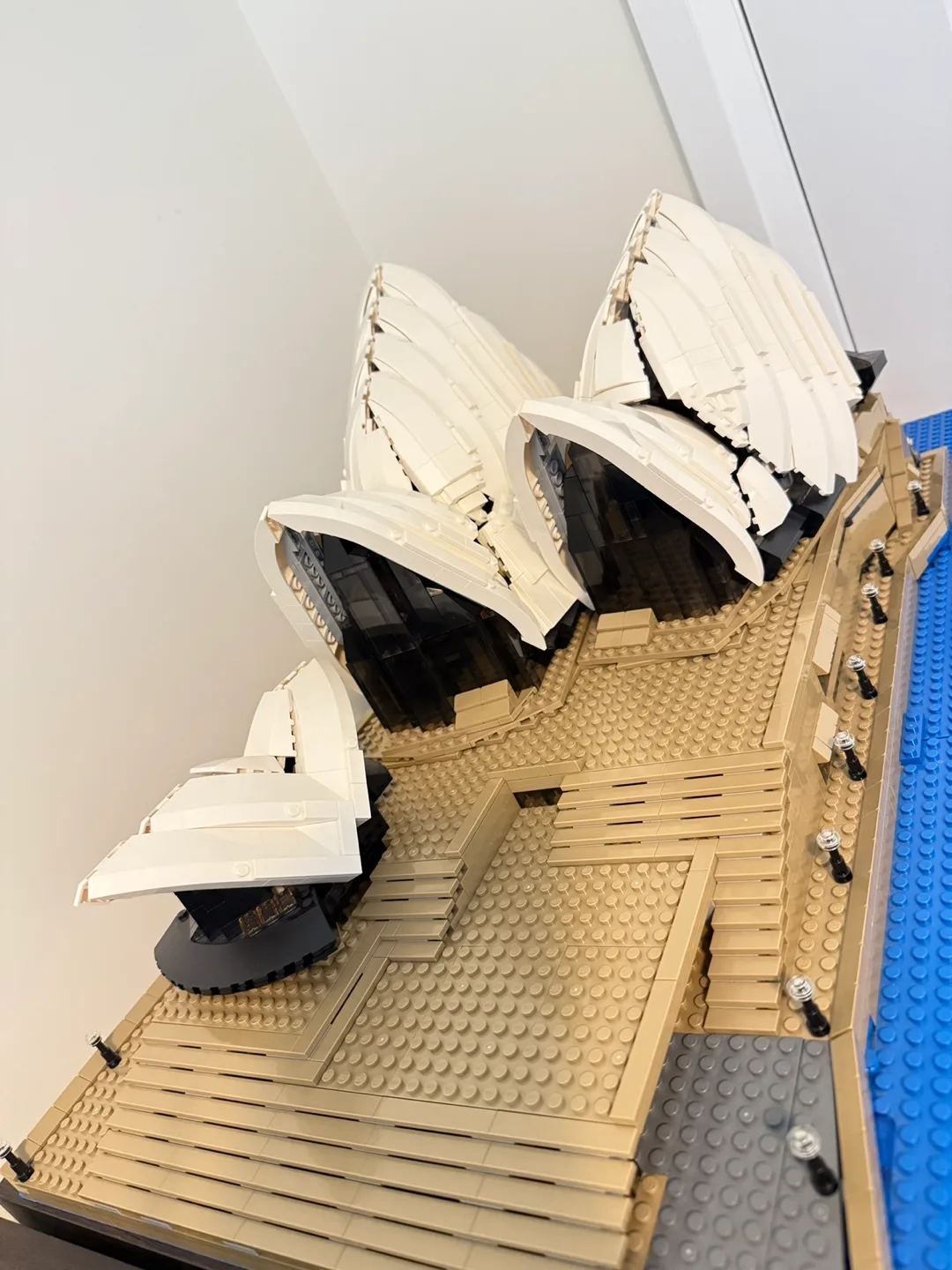 LEGO limited addition Creator 10234 Sydney Opera House image indicator(2)