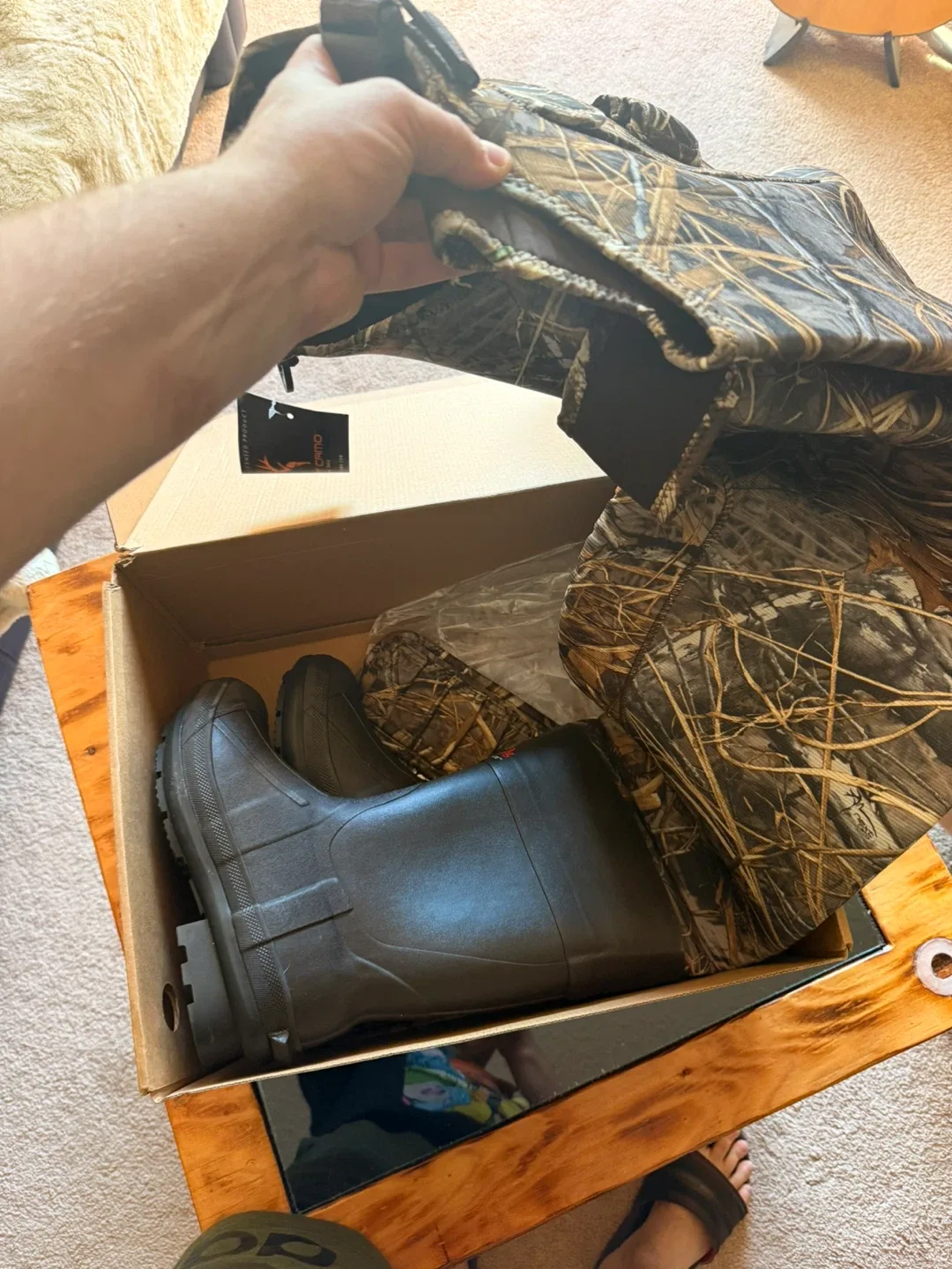 TIDEWE Hunting Waders - NEW in Box! image indicator(3)