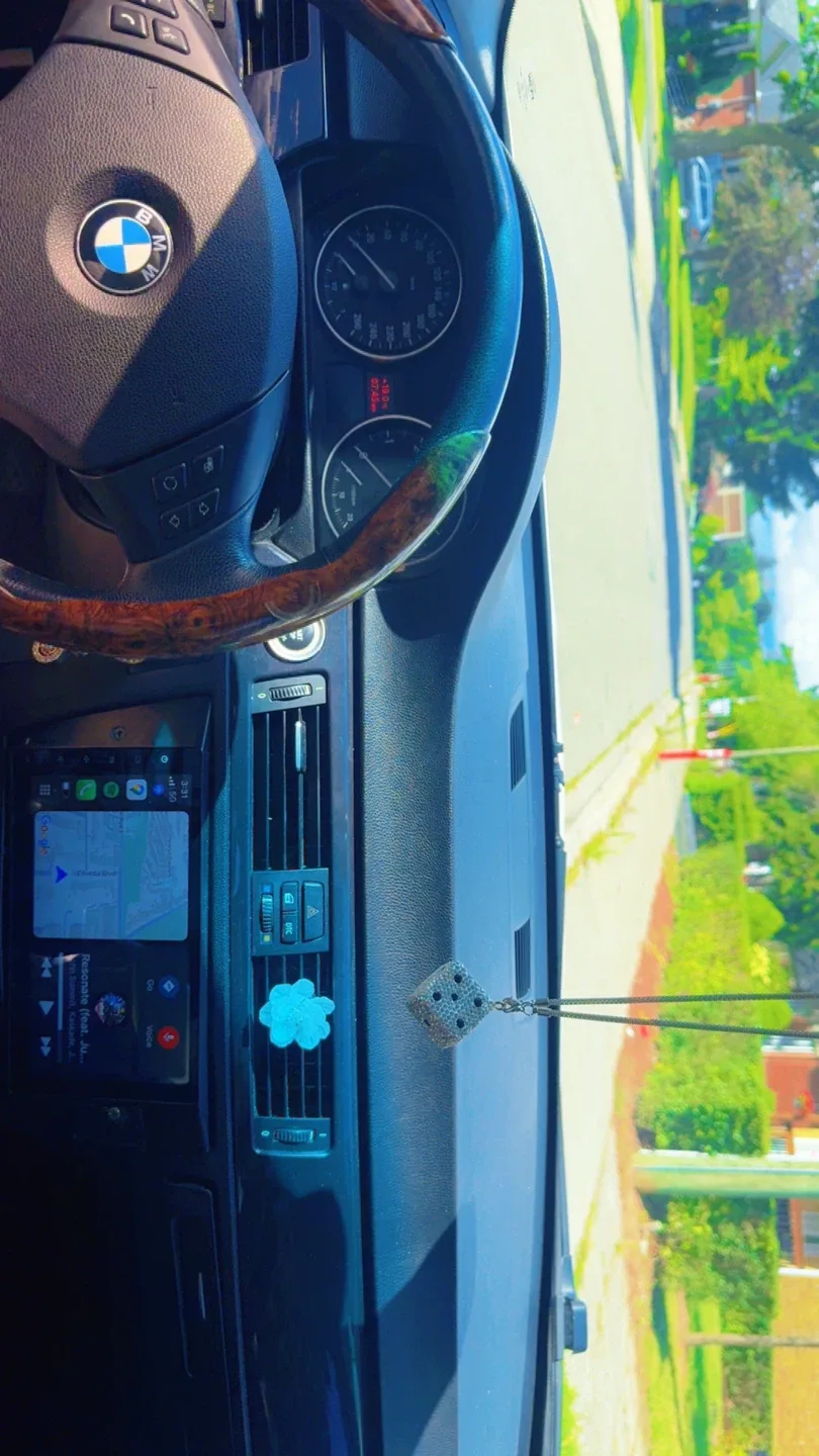 BMW 328i Sedan - White image indicator(5)