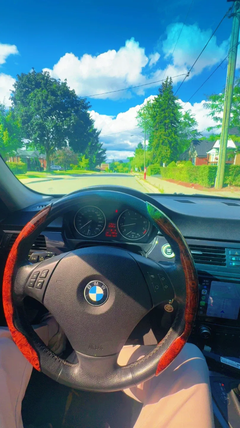 BMW 328i Sedan - White image indicator(8)